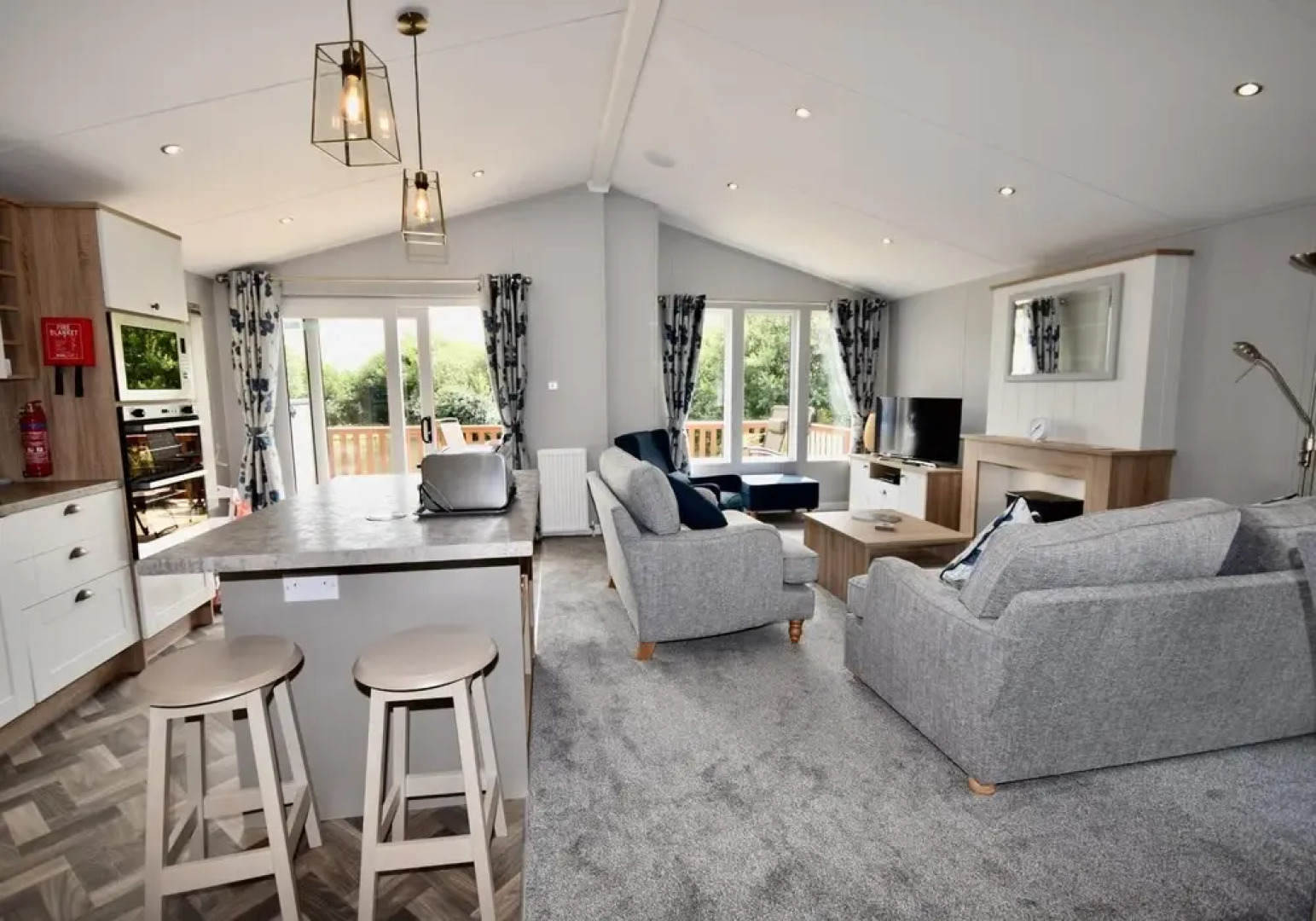 Poppy An Immaculate Lake Side Lodge the Perfect Retreat for all Sleeps 4