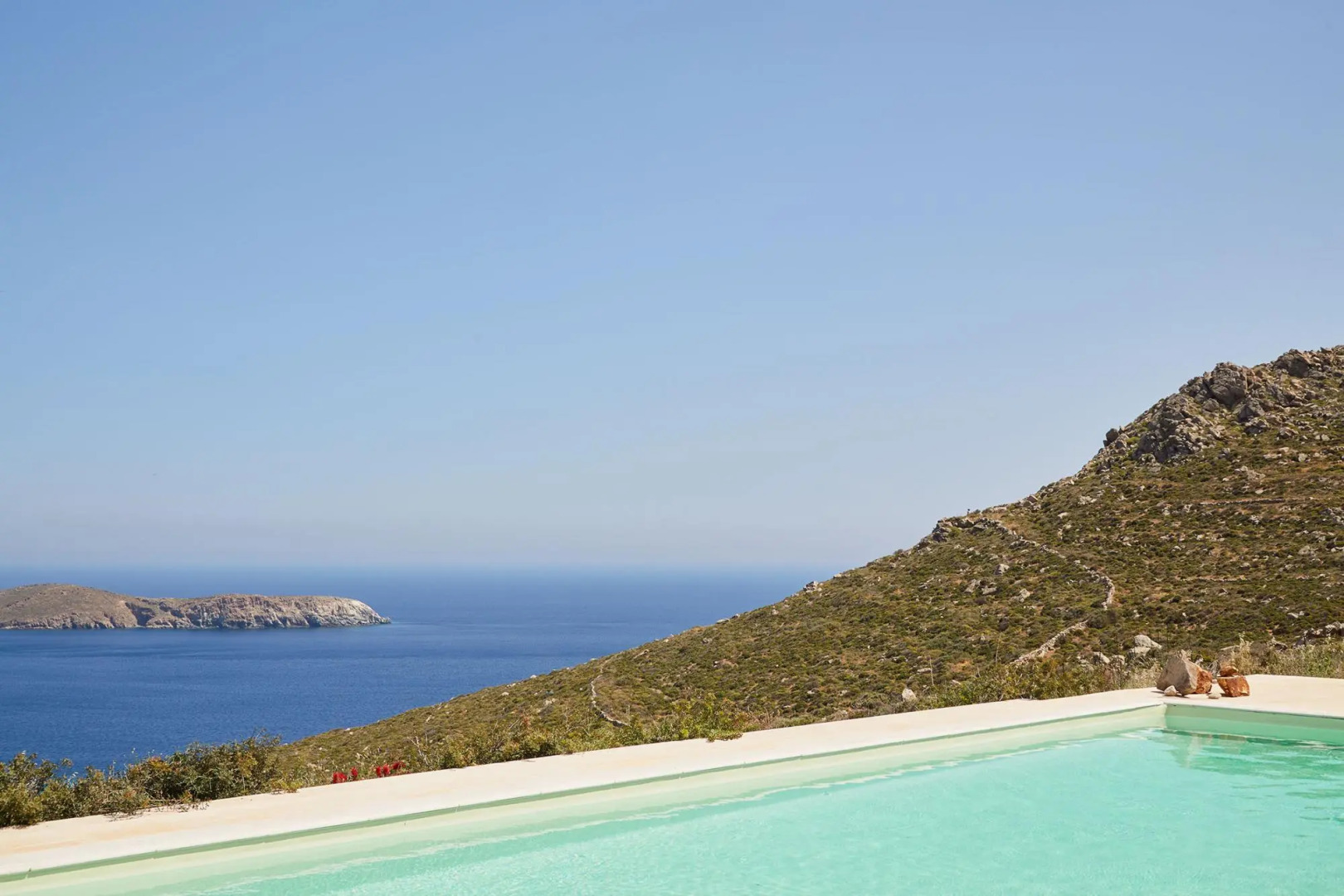 Spacious 6 bdrm Stone Villa with Pool