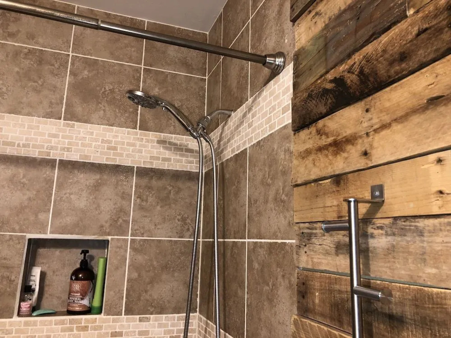 Becky & Marvels 420 Stay (Private Room)