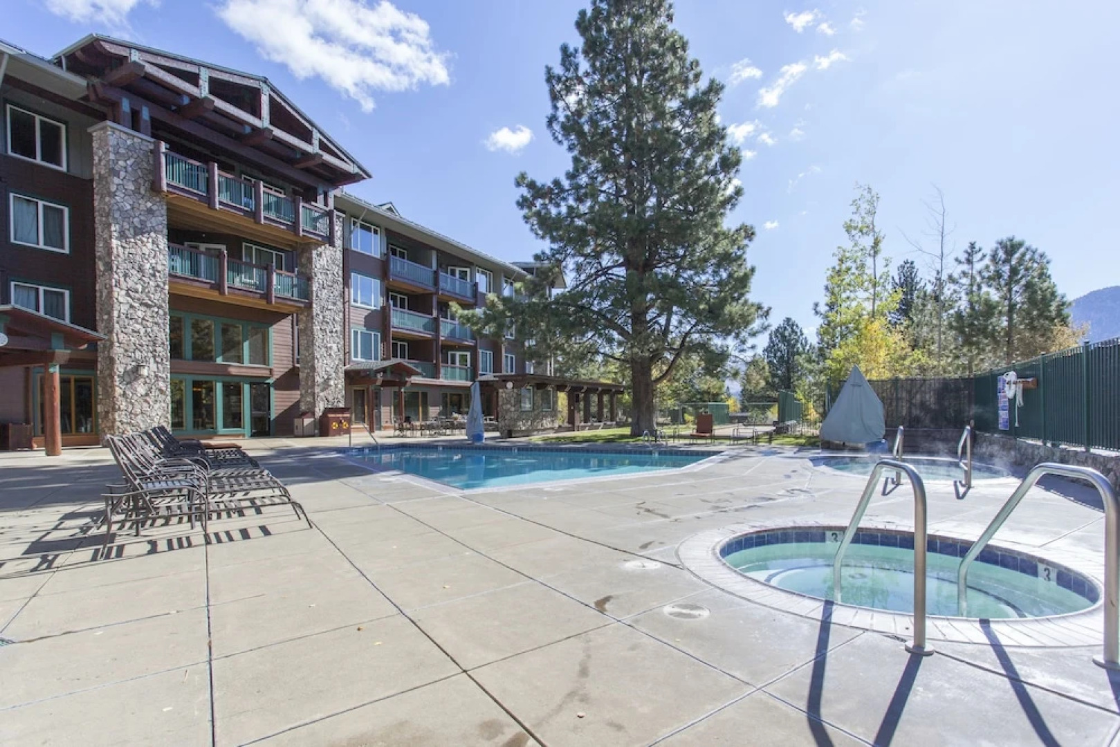 Juniper Springs Lodge by Mammoth Five Star