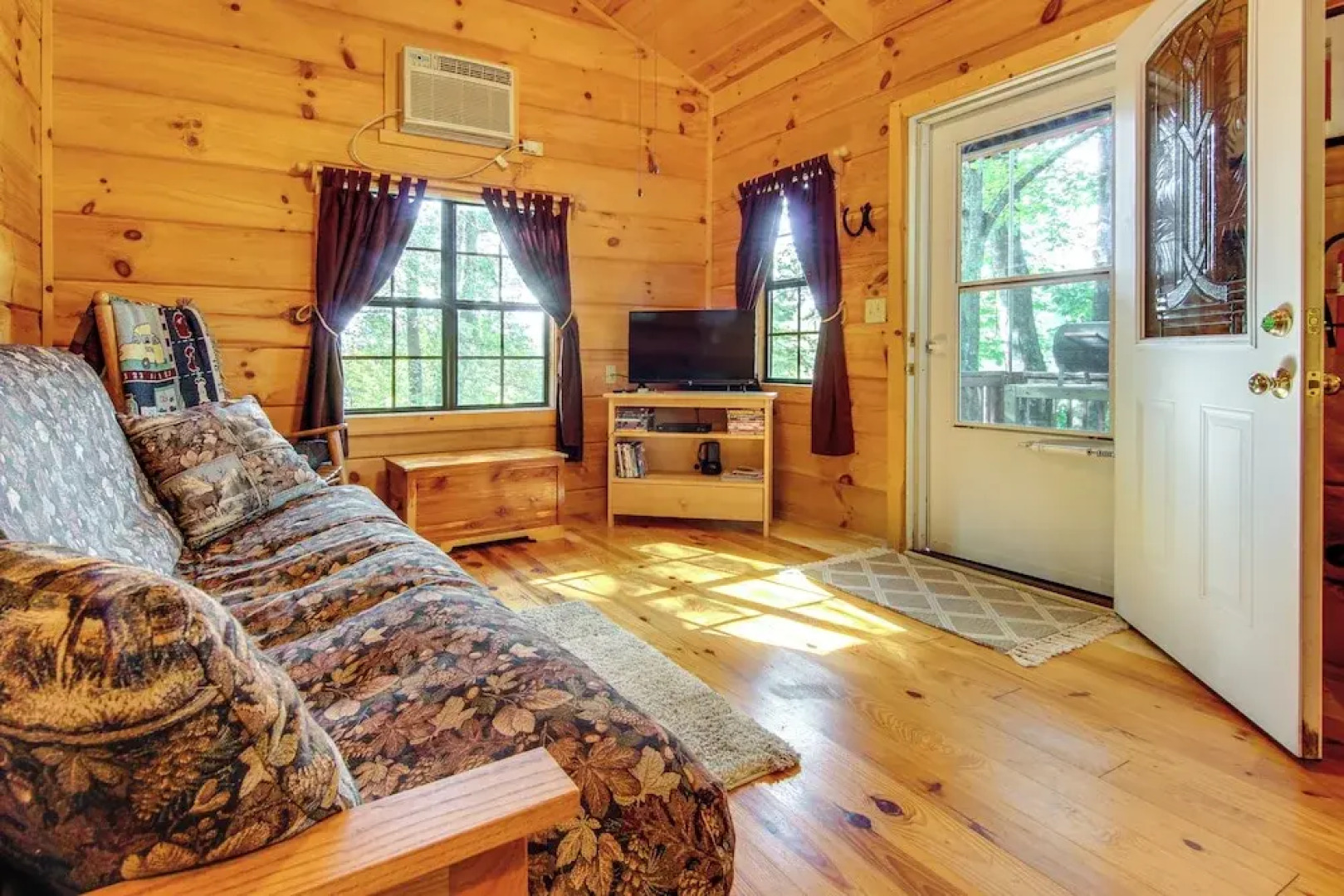 Hendersonville Cabin Near Hiking & Waterfalls!