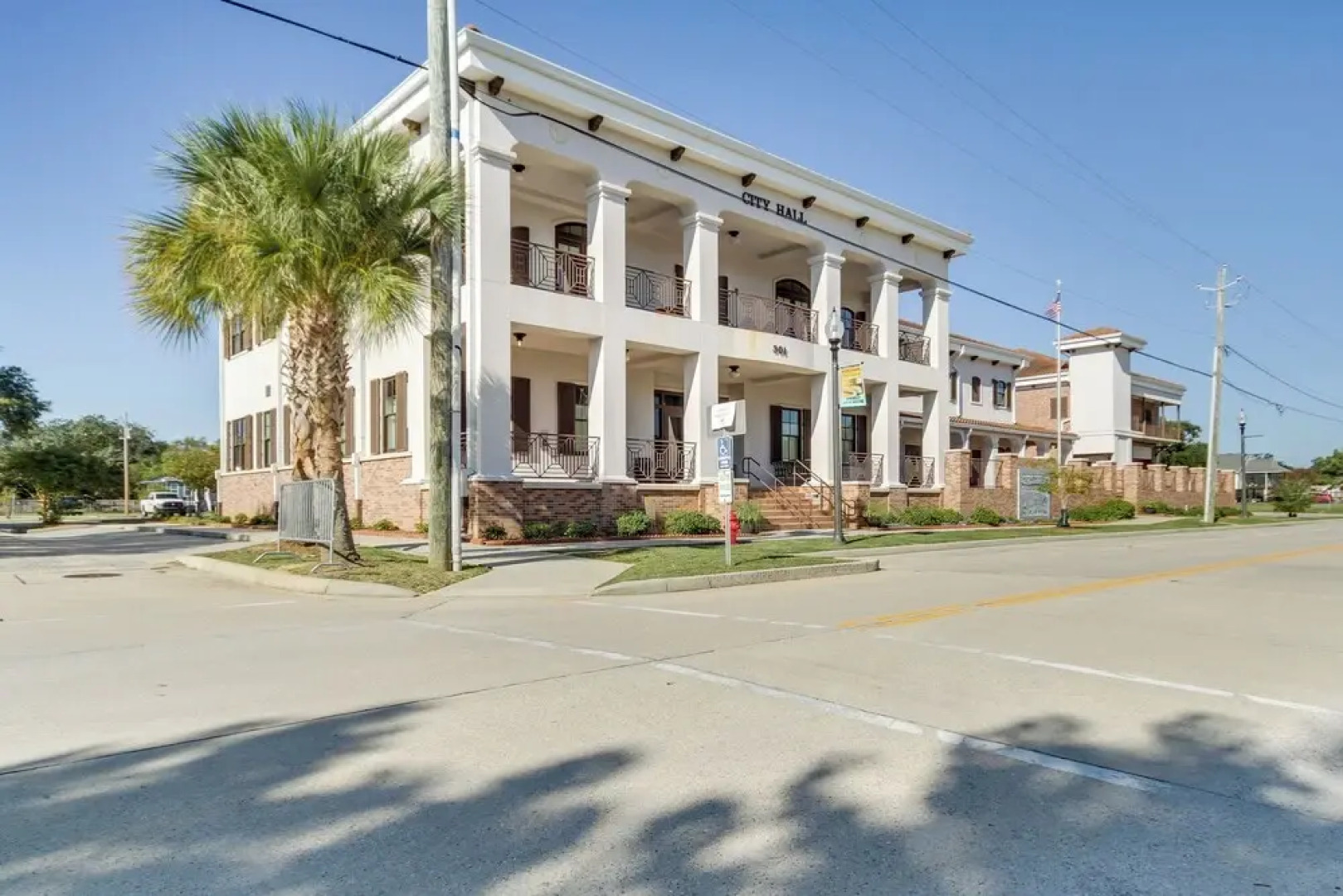 Waveland Vacation Rental - Walk to the Beach!