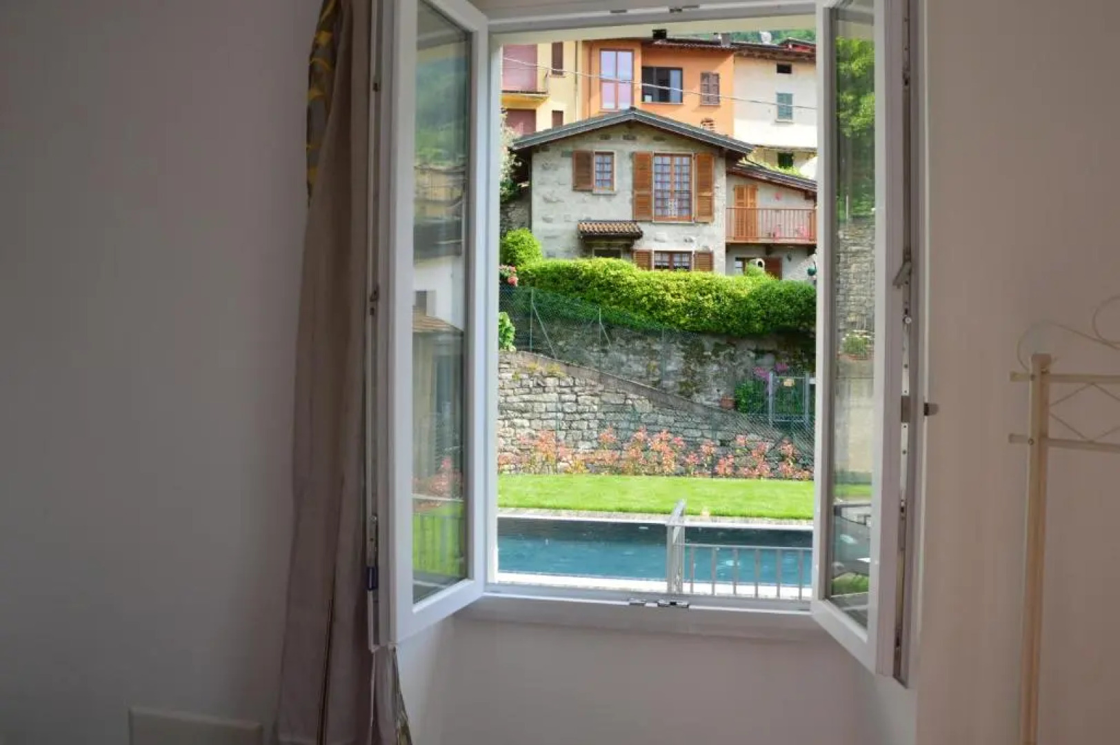 Lescen White Residence - Lake View