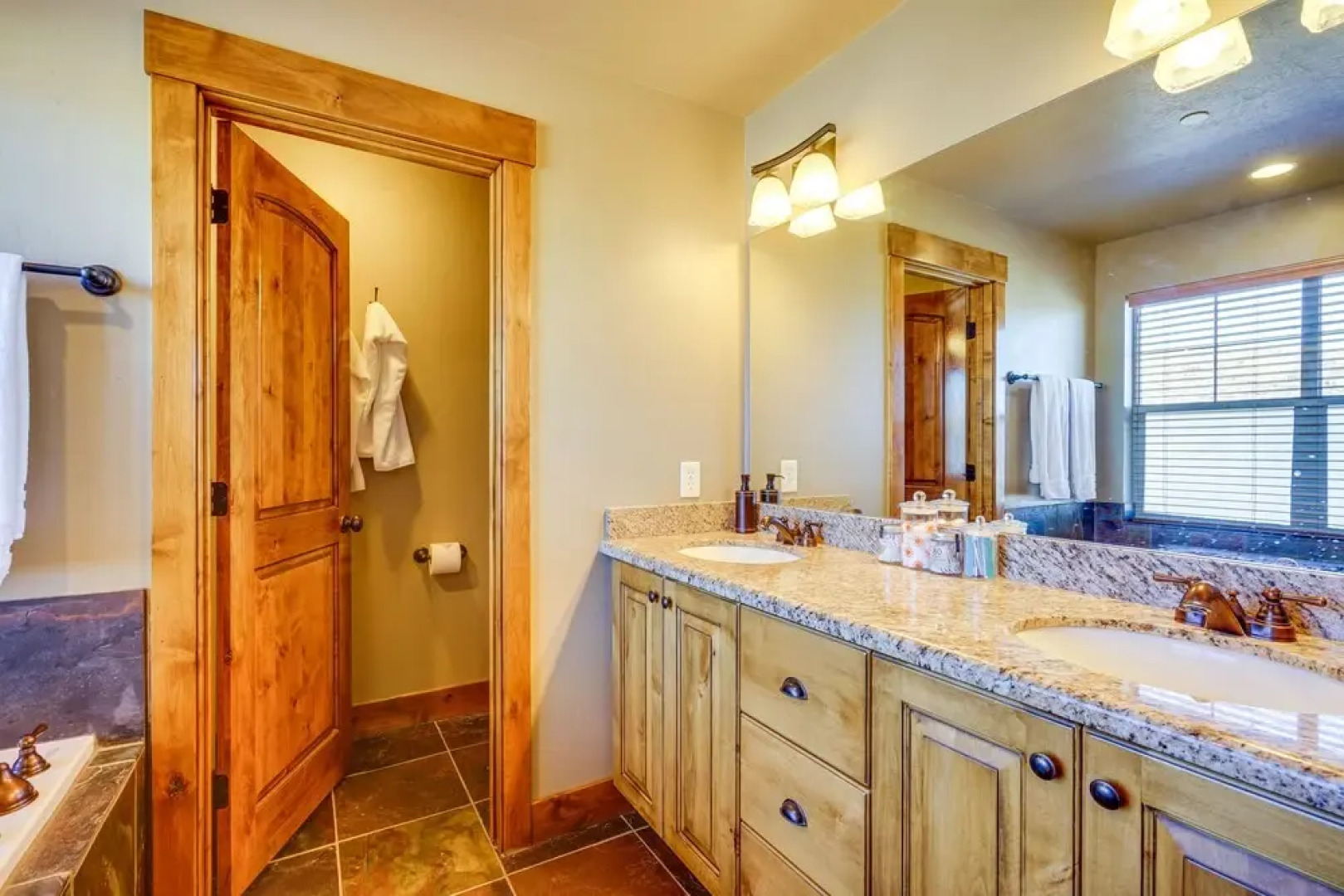 Townhome w/ Outdoor Pool Access: 6 Mi to Park City