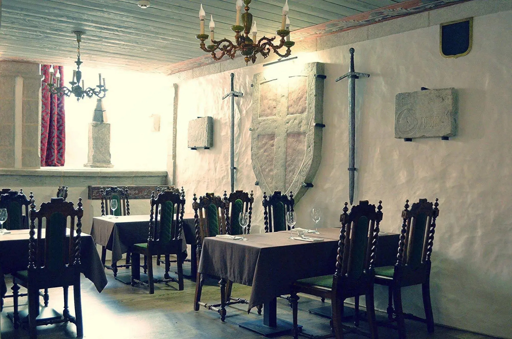 Отель Three Crowns Residents