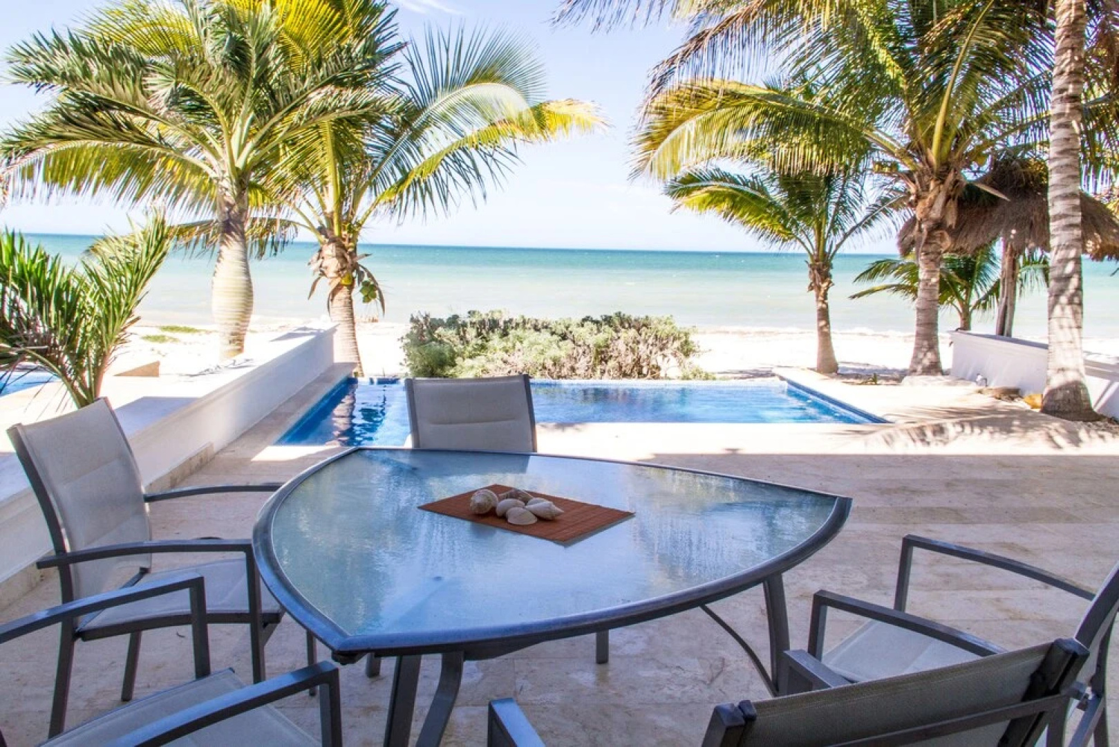 Piña Beach House in San Benito Beach