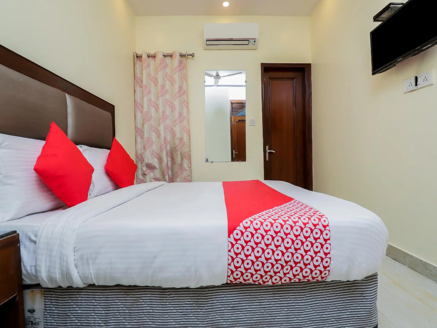 OYO 29389 Delhi Empire