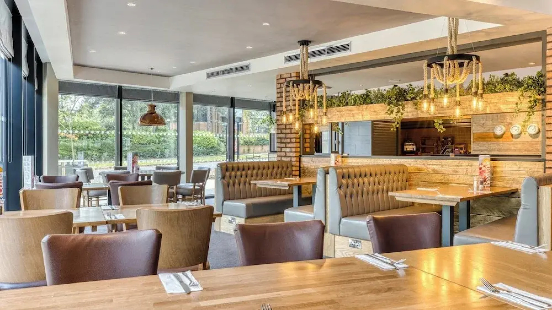 Premier Inn Bristol Parkway - M32