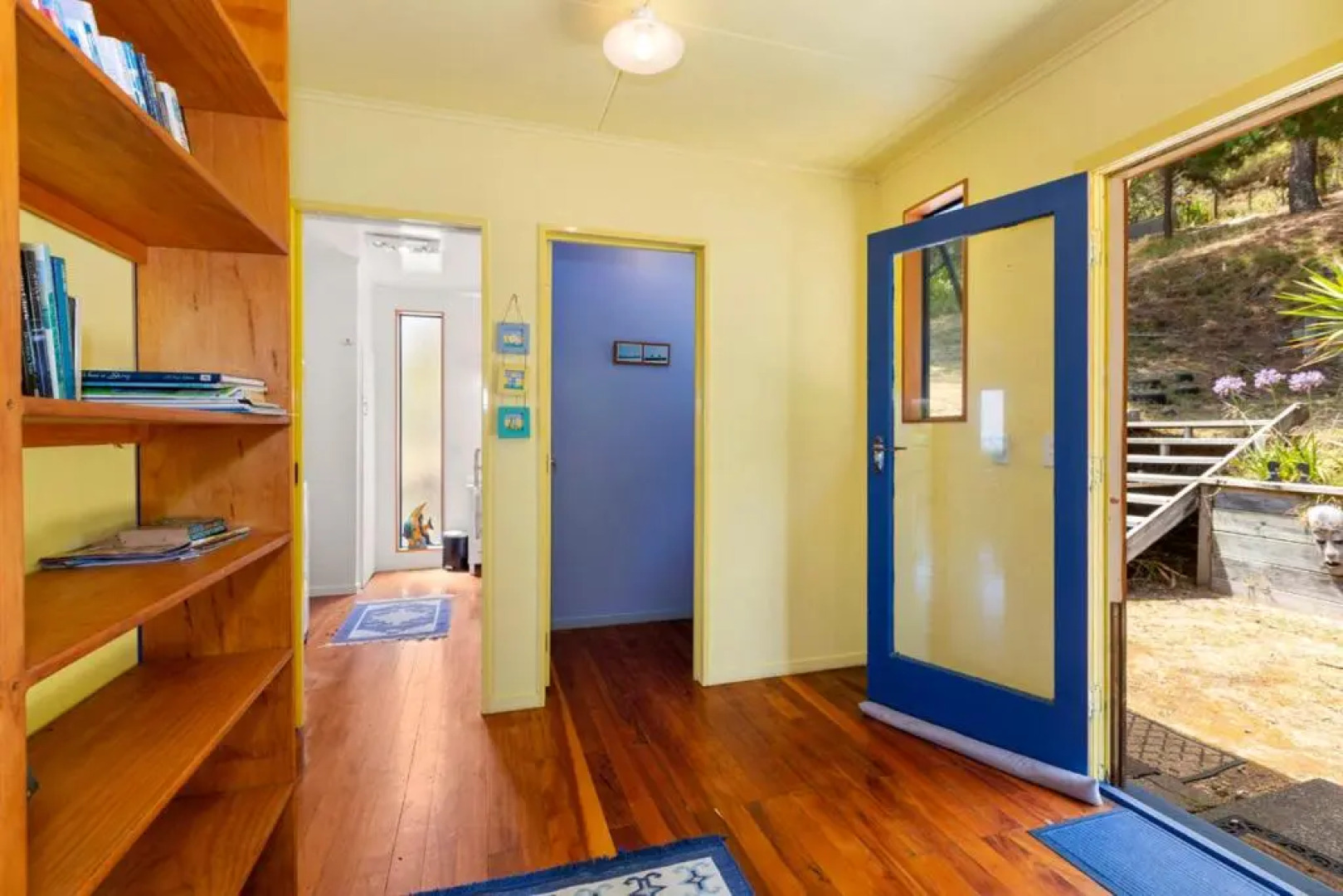 The Big Round Window - Raglan Holiday Home