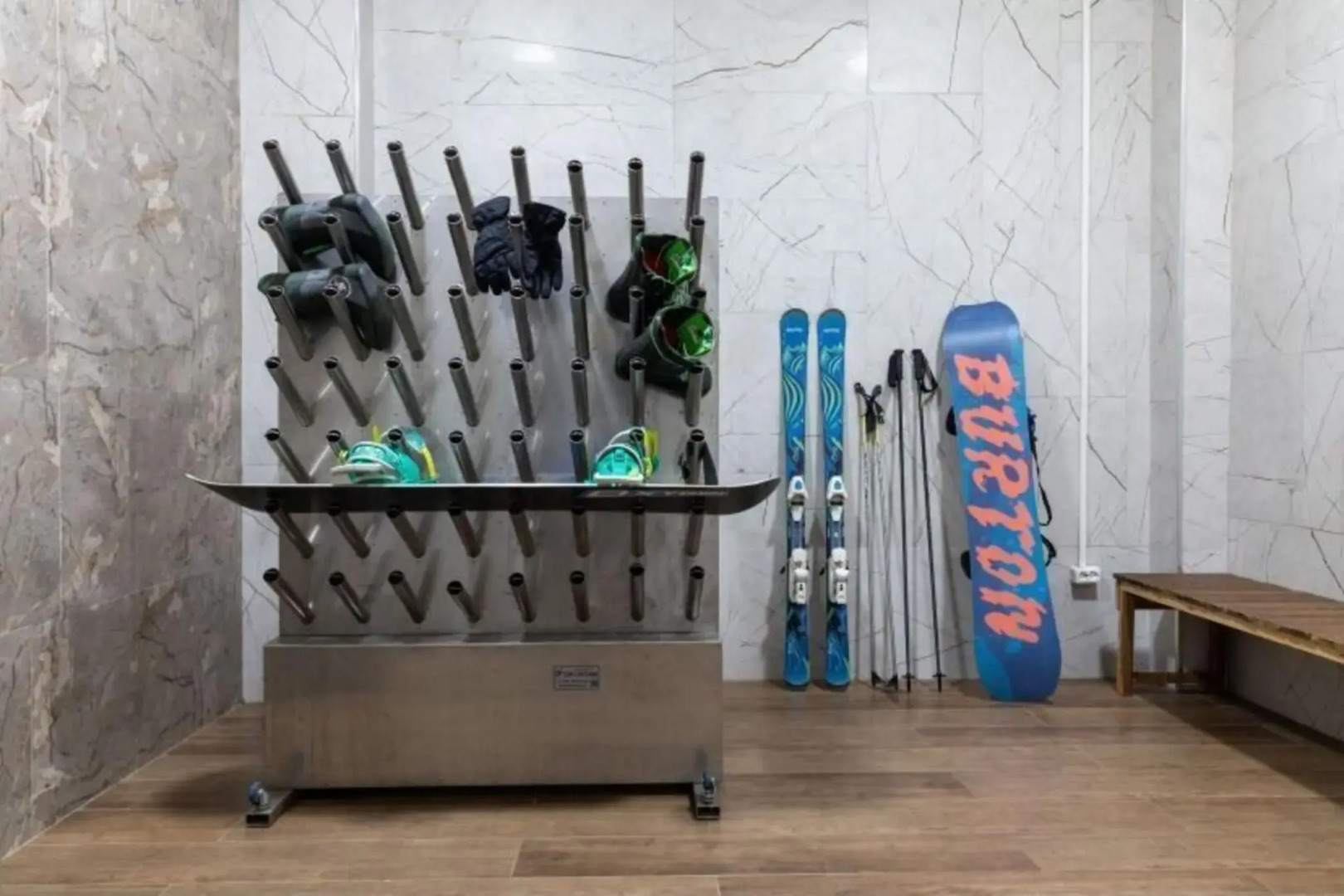 Апартаменты в отеле Red Wood (Ред Вуд)