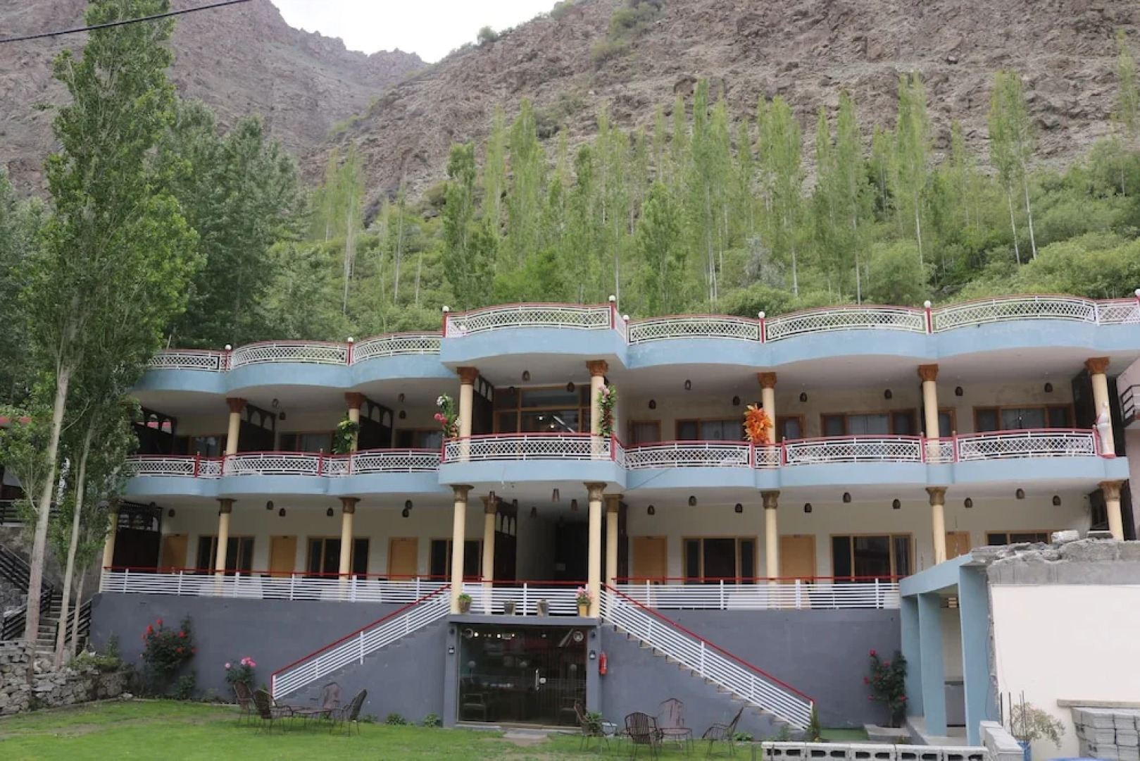 Kachura Inn Hotel