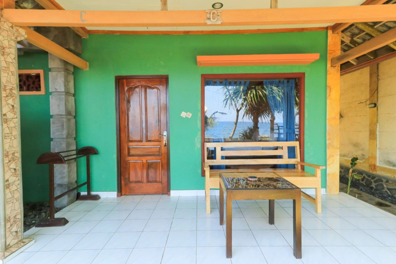 Hotel Tara Bar & Resto Air Sanih by ZUZU