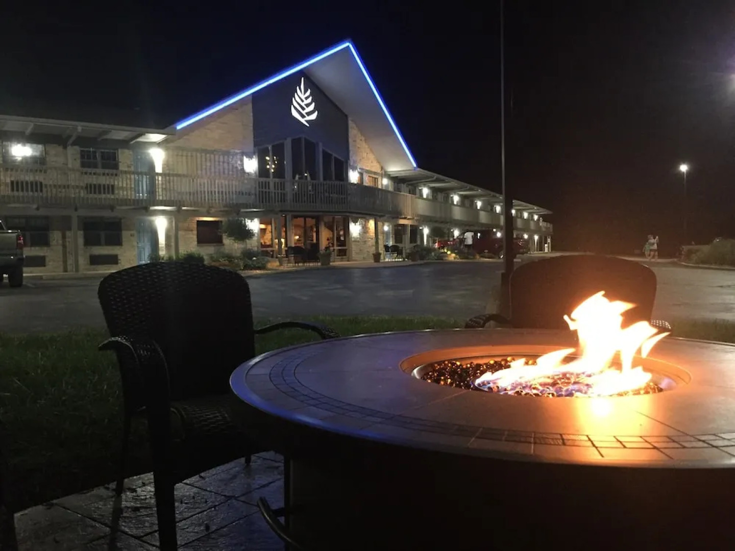 Pinemark Inn & Suites