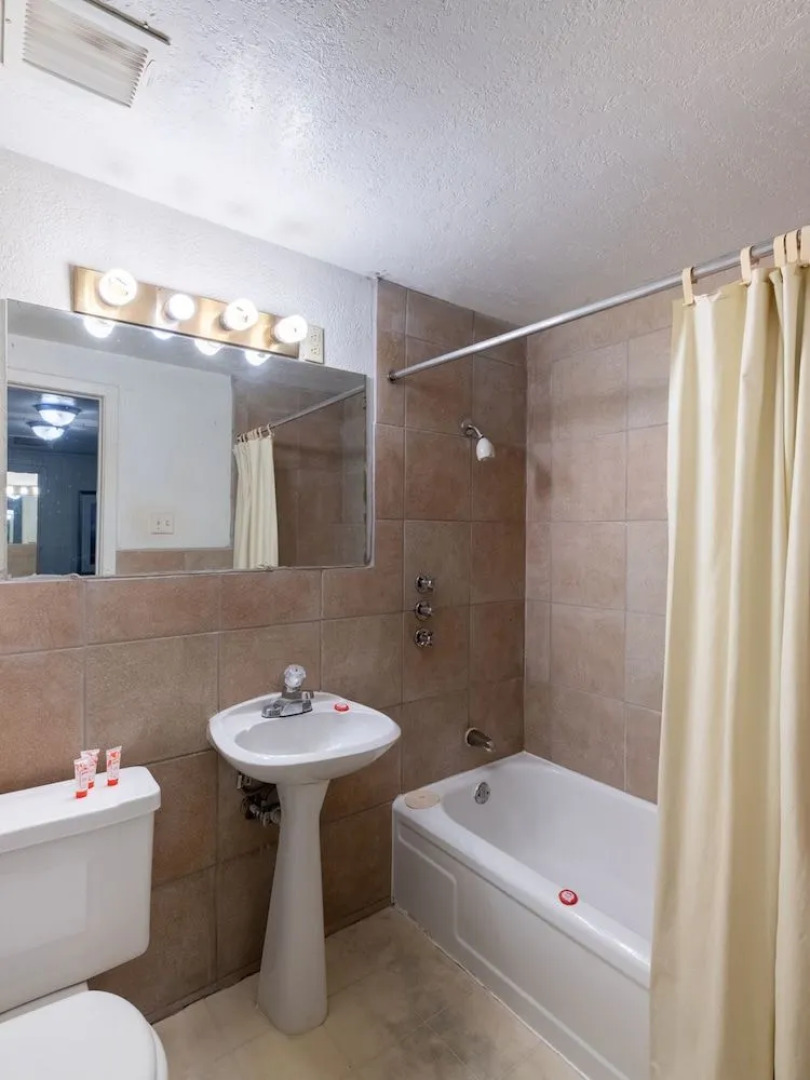 Hotel O Bay City, TX-35