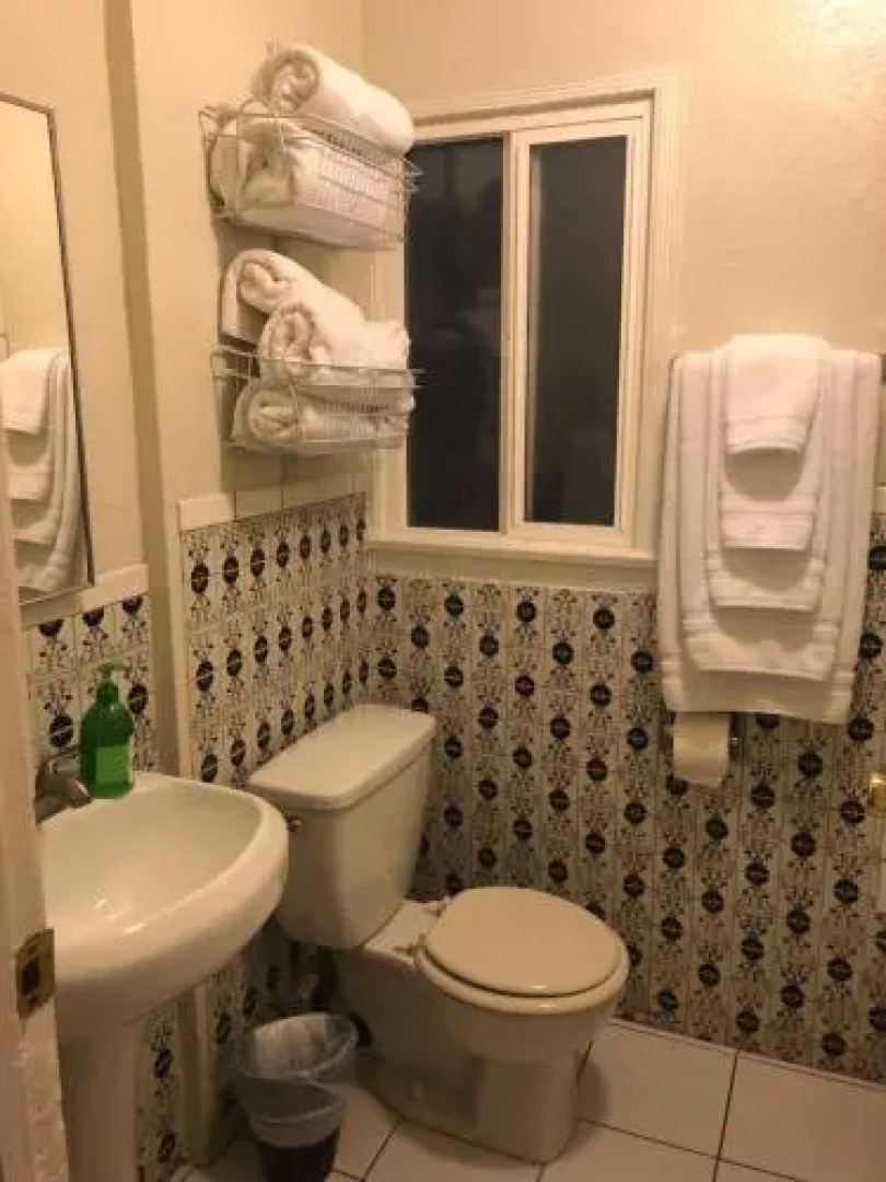 Nice 2 Bedroom in Burbank