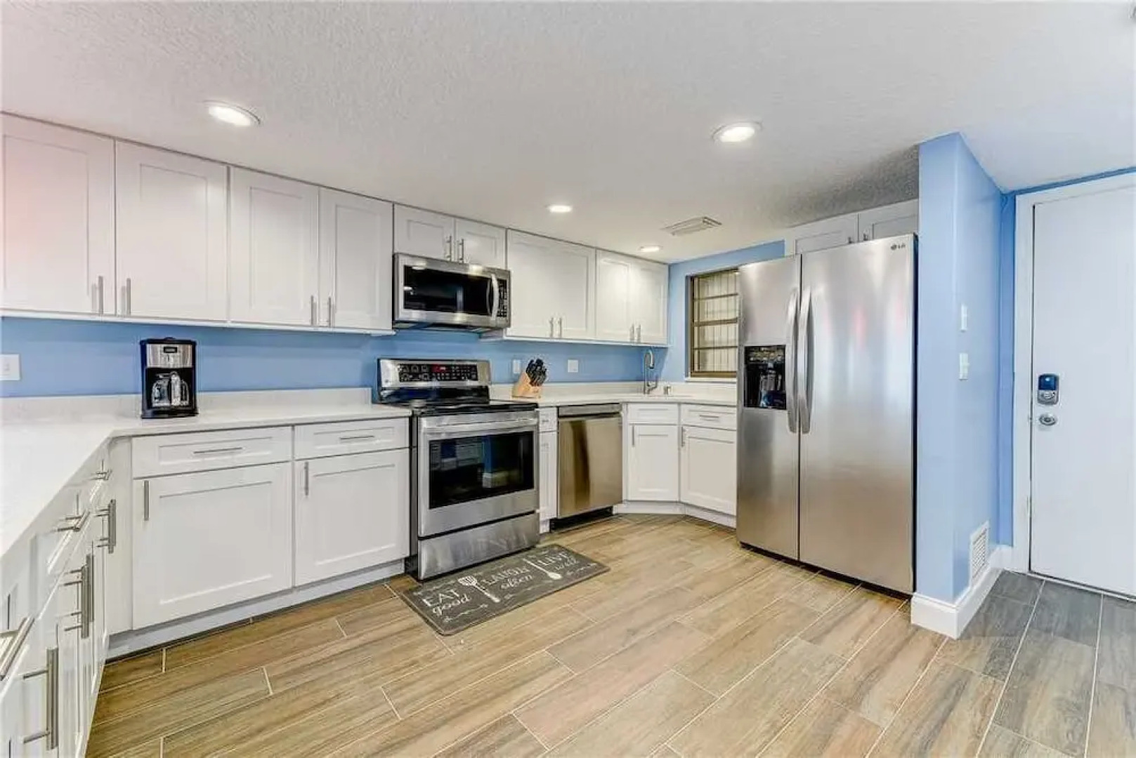 Island Retreat Lower A, Beach Front, 2 Bedrooms, Sleeps 6