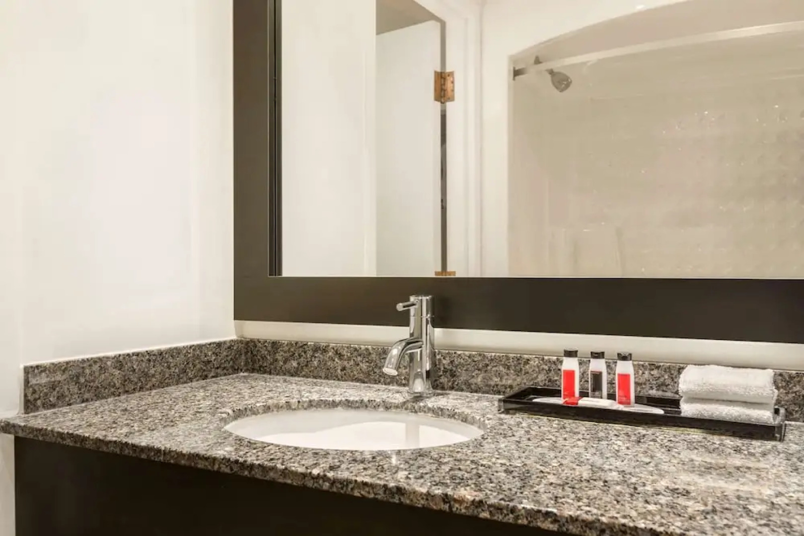 Travelodge Kingston LaSalle Hotel