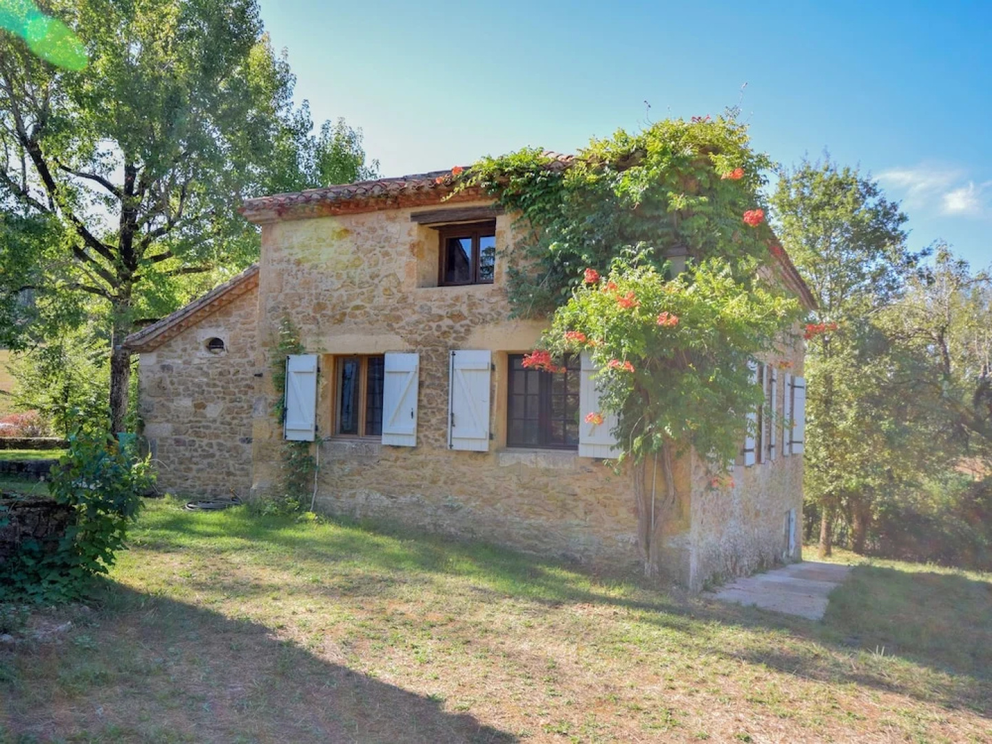 Charming Holiday Home With Deckchairs, Garden, Terrace, BBQ
