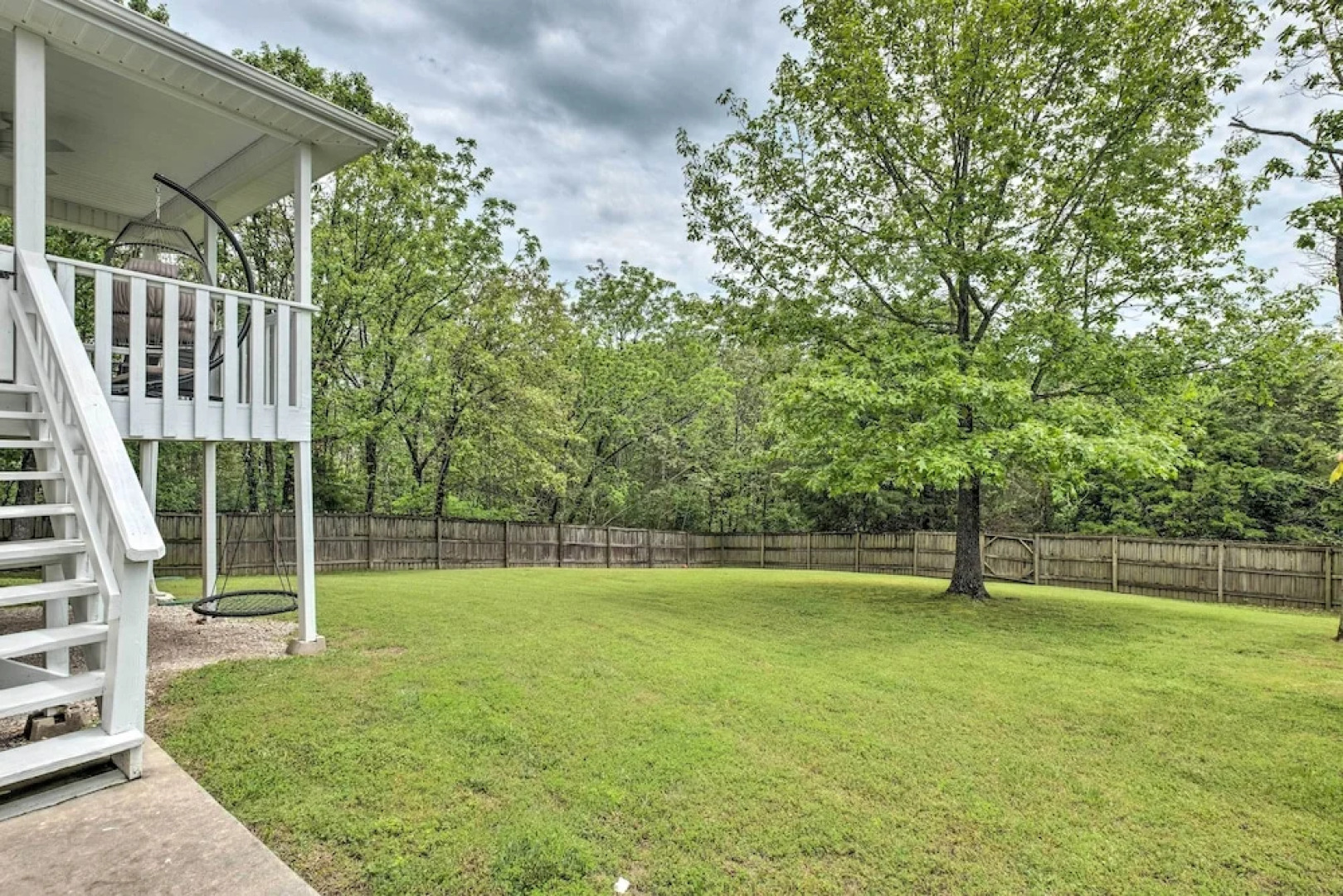 Bella Vista Home w/ Yard: Half Mile to Trails!