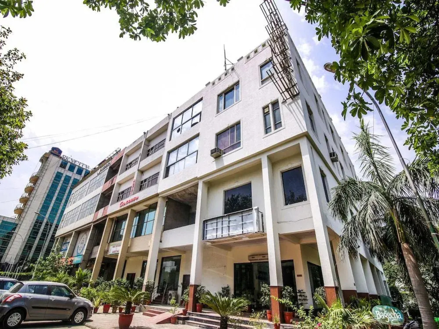 OYO Premium Old Gurgaon