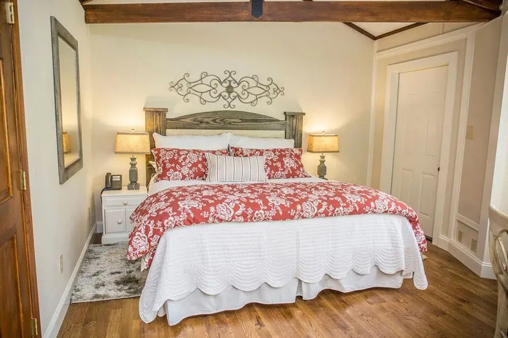 Woodlands Inn Of Sapphire Bed & Breakfast