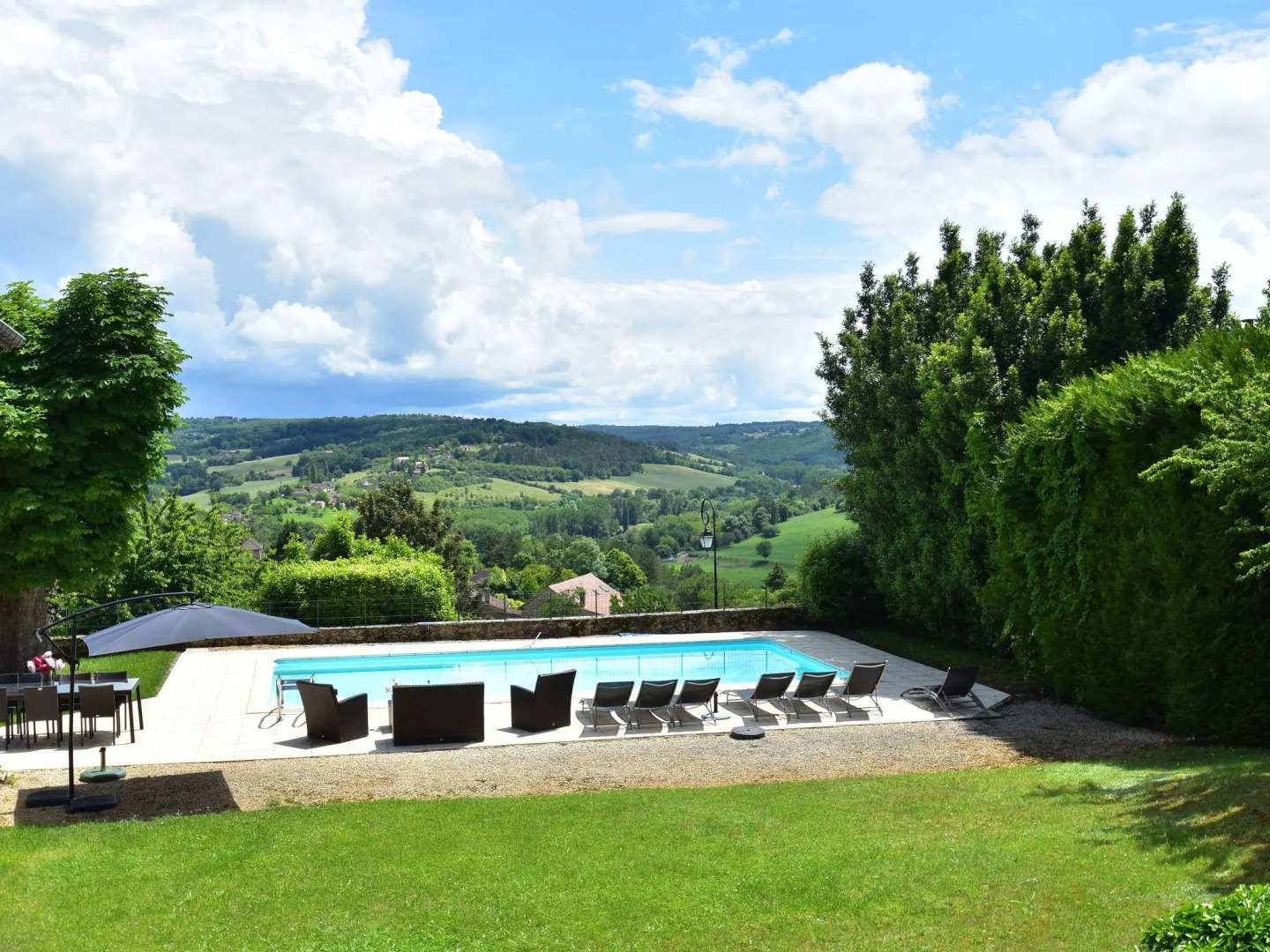 Sumptuous Mansion in Belves with Pool and Panoramic Sea Views