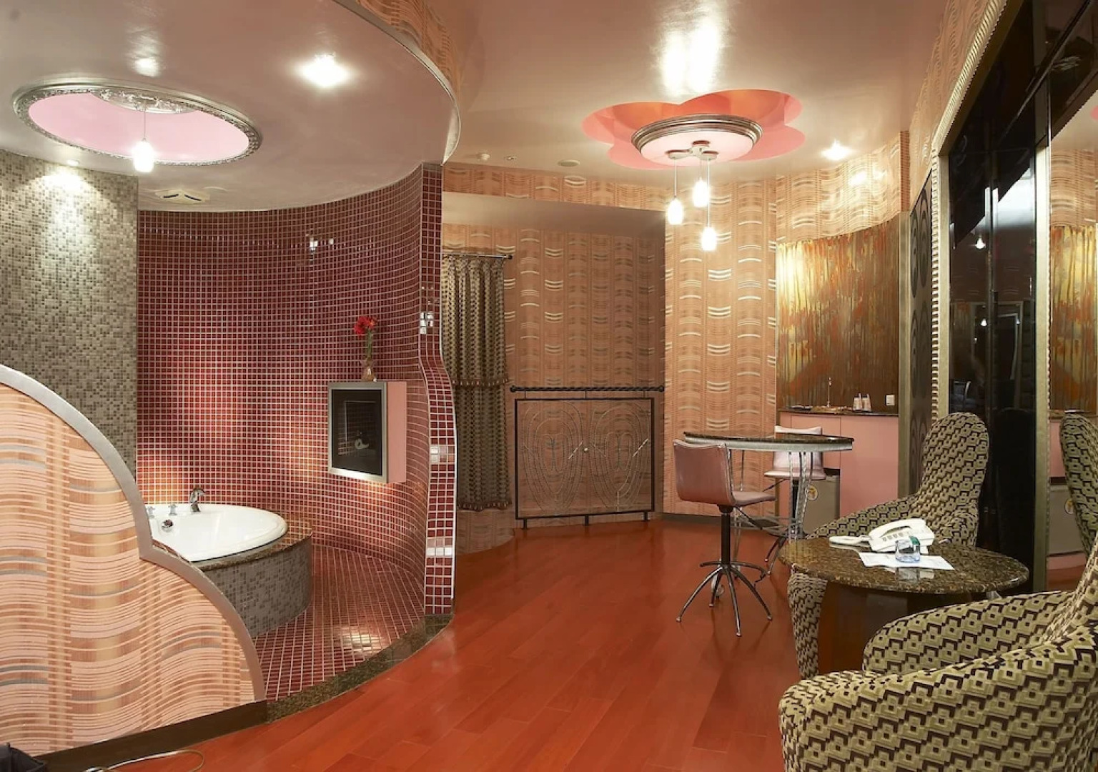 Royal Group Motel Nan Tse Branch