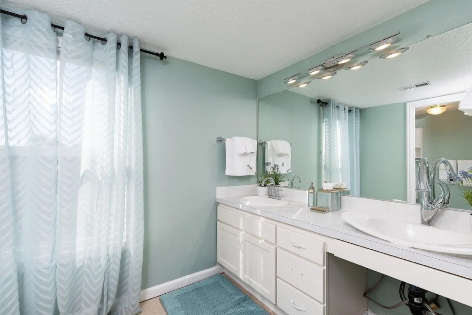 Happy Valley Bright Urban House