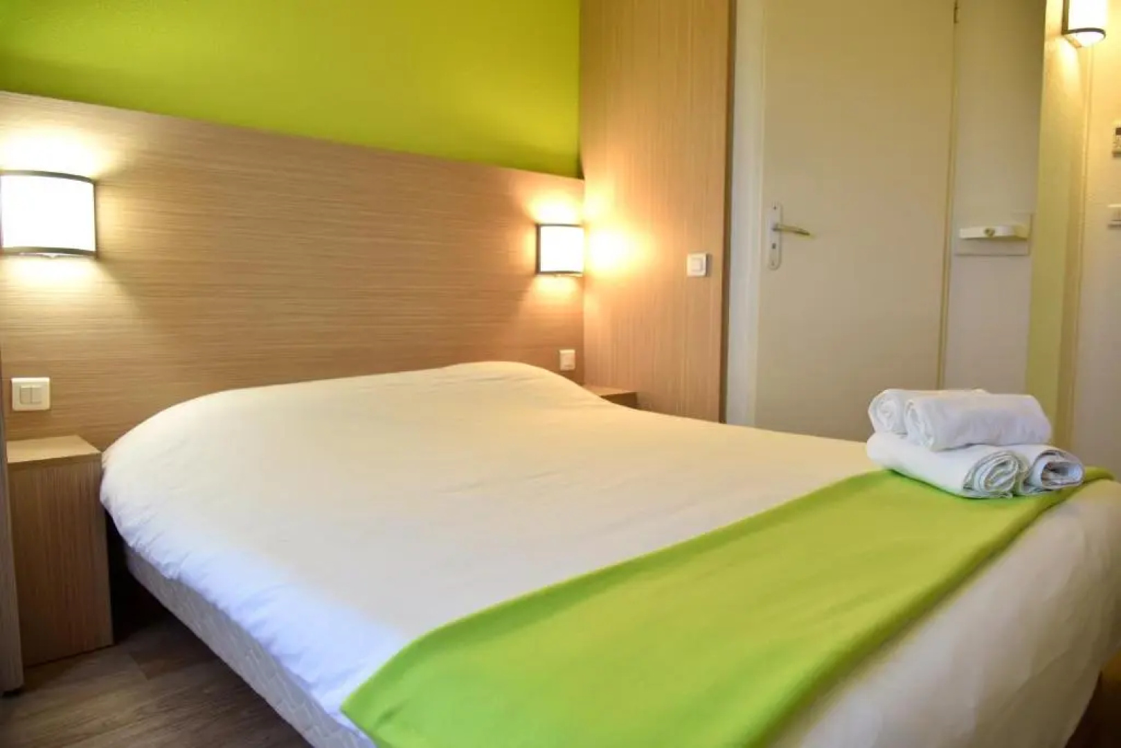 Sweet and Smart Hotel