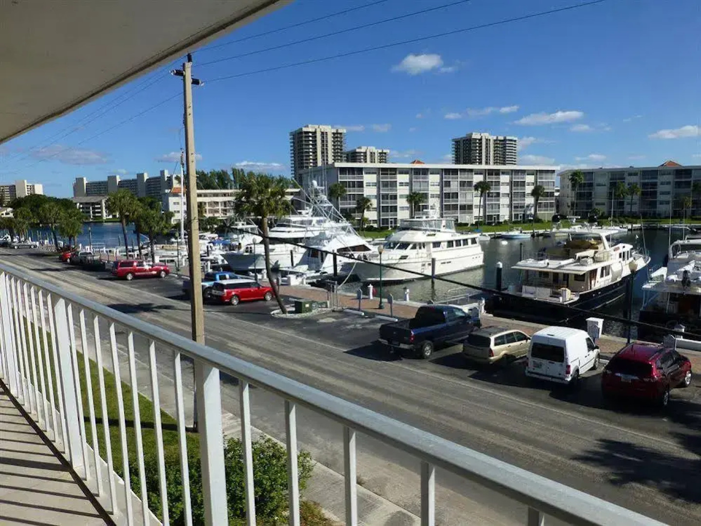 Camelot Waterfront Inn