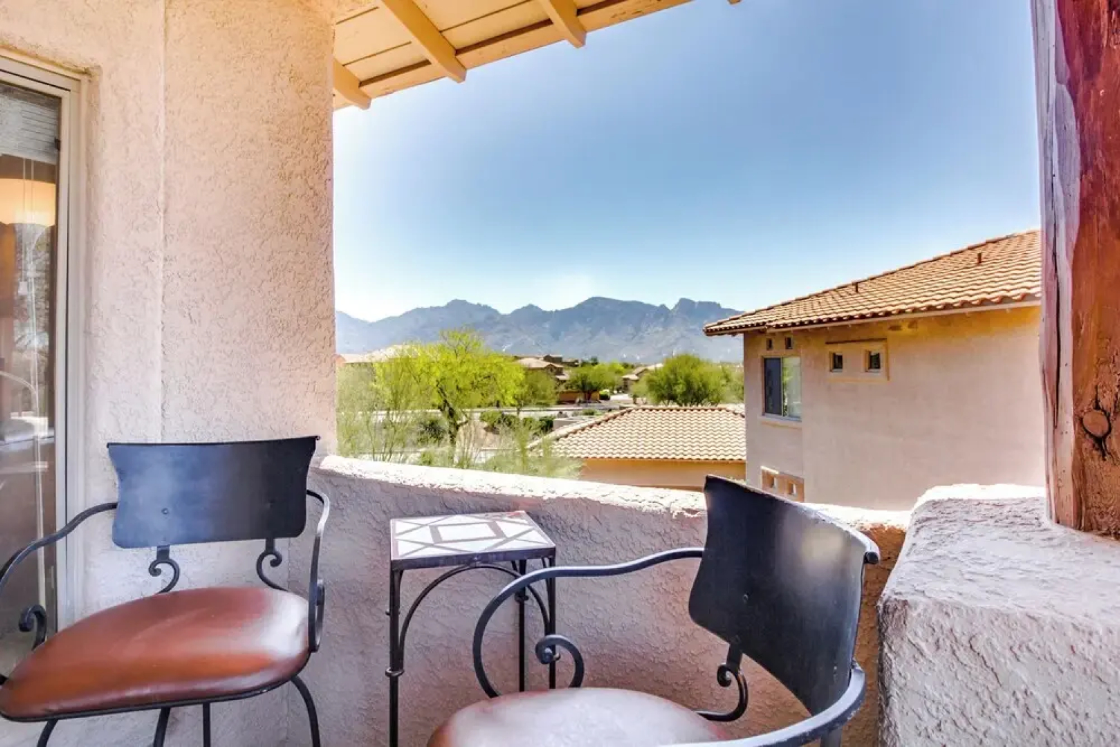 Oro Valley Condo w/ Community Pool: Near Hiking!