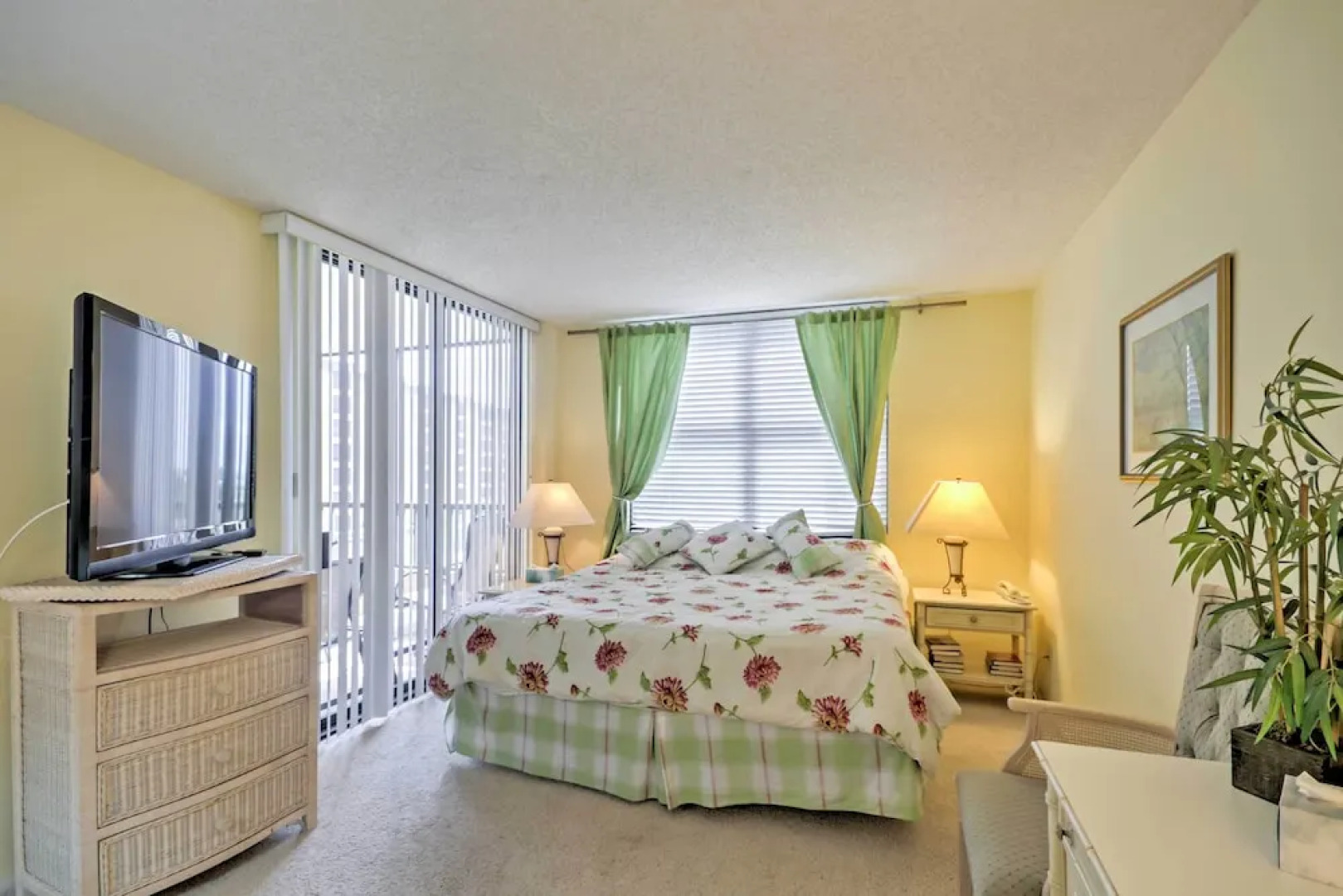 Beachfront Sarasota Resort Condo: Siesta Key View!