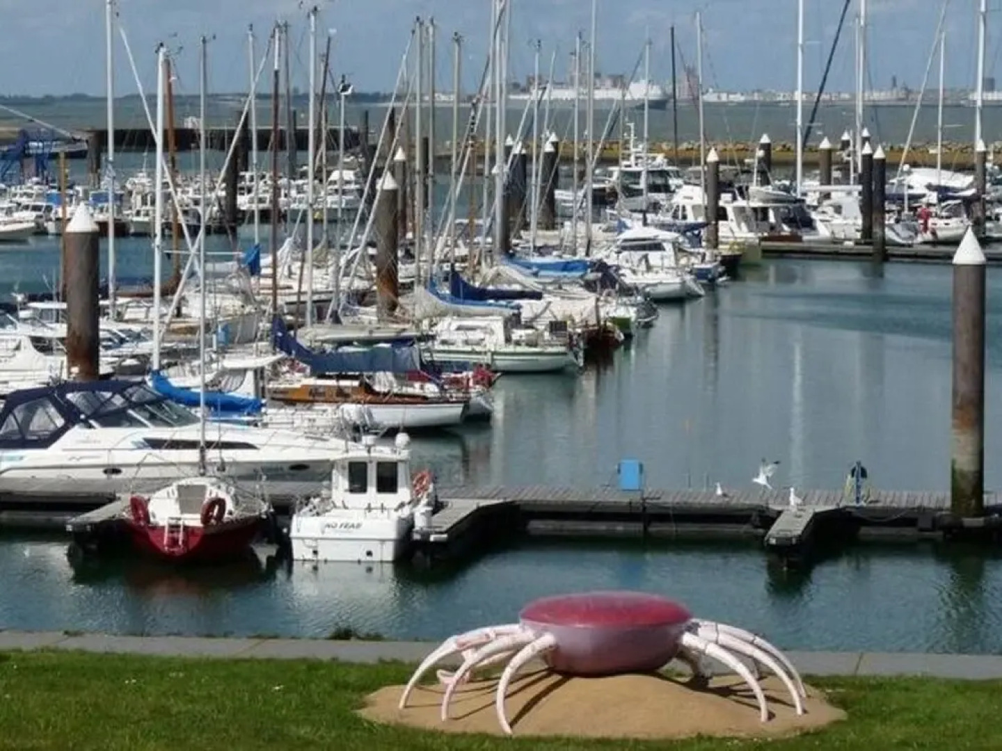 Spacious Farmhouse in Ijzendijke With Garden