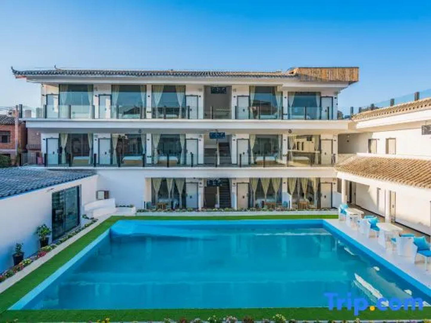 Guyue Heyuan Lake View Resort