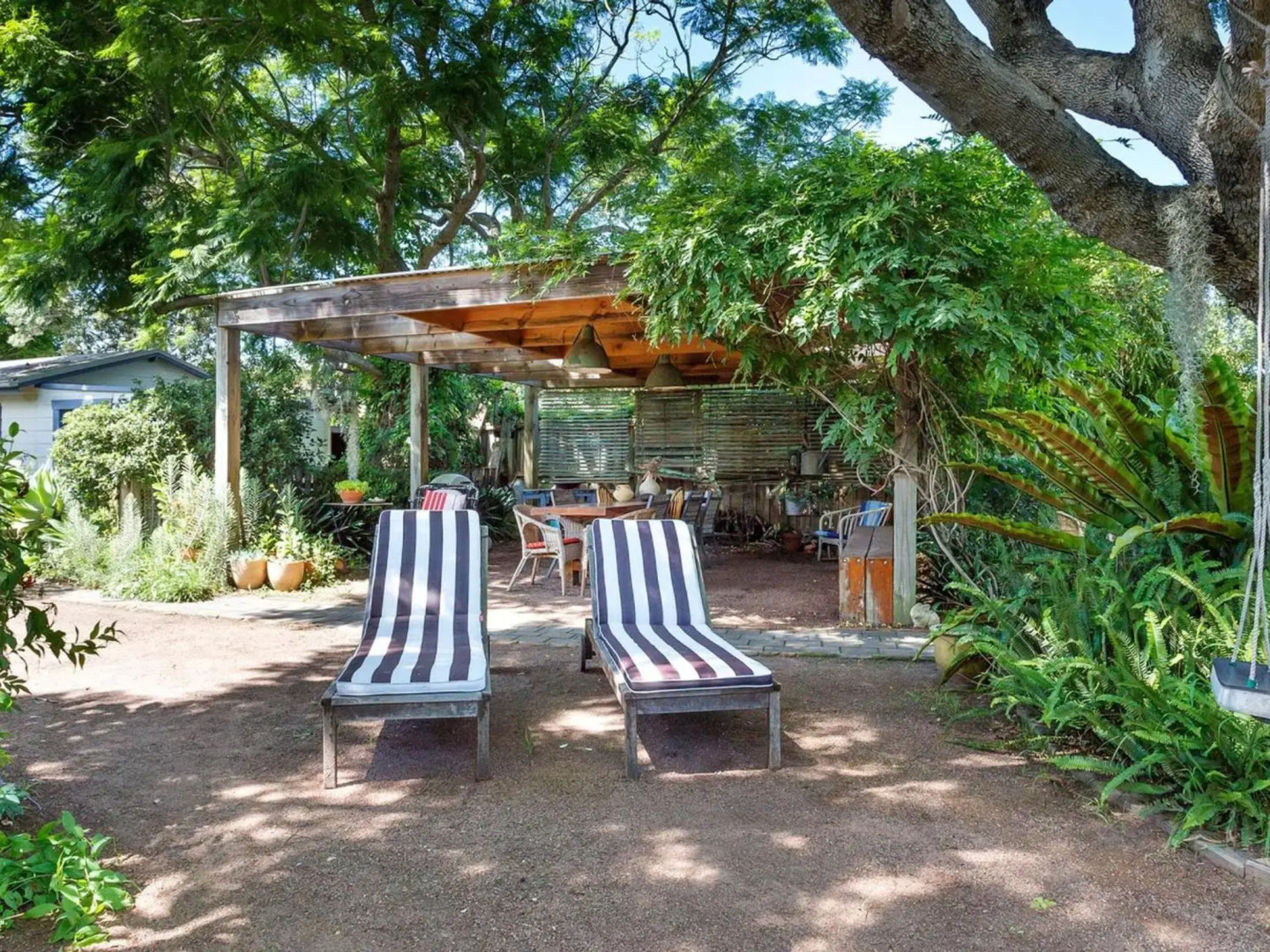 Witts Oasis Two traditional Tea Gardens cottages