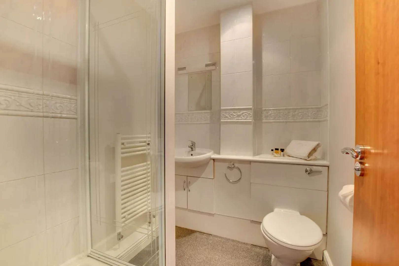 Swan Apartments - By Week2Week