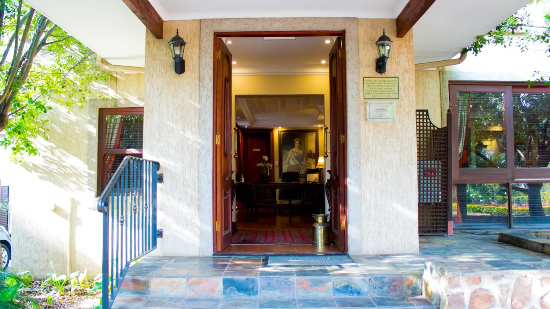 Candlewoods Guesthouse