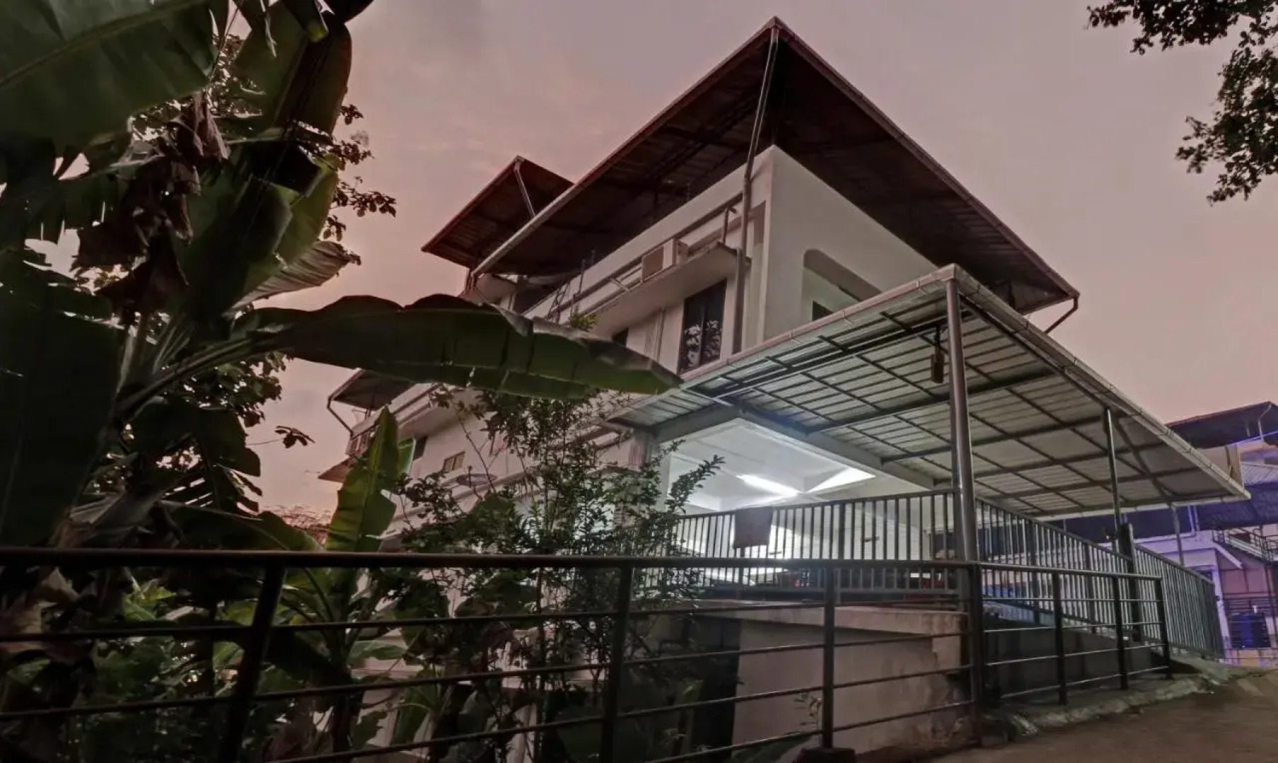 Treebo Nirupama, 750m from Aluva Railway station