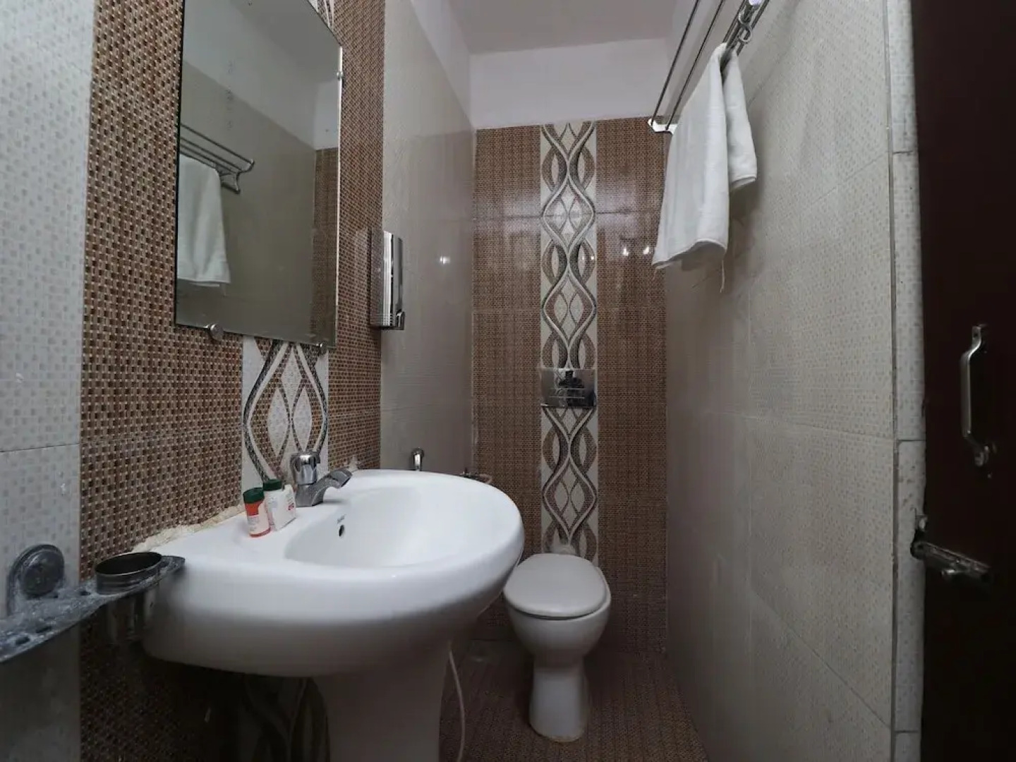 Landmark 3 By OYO Rooms