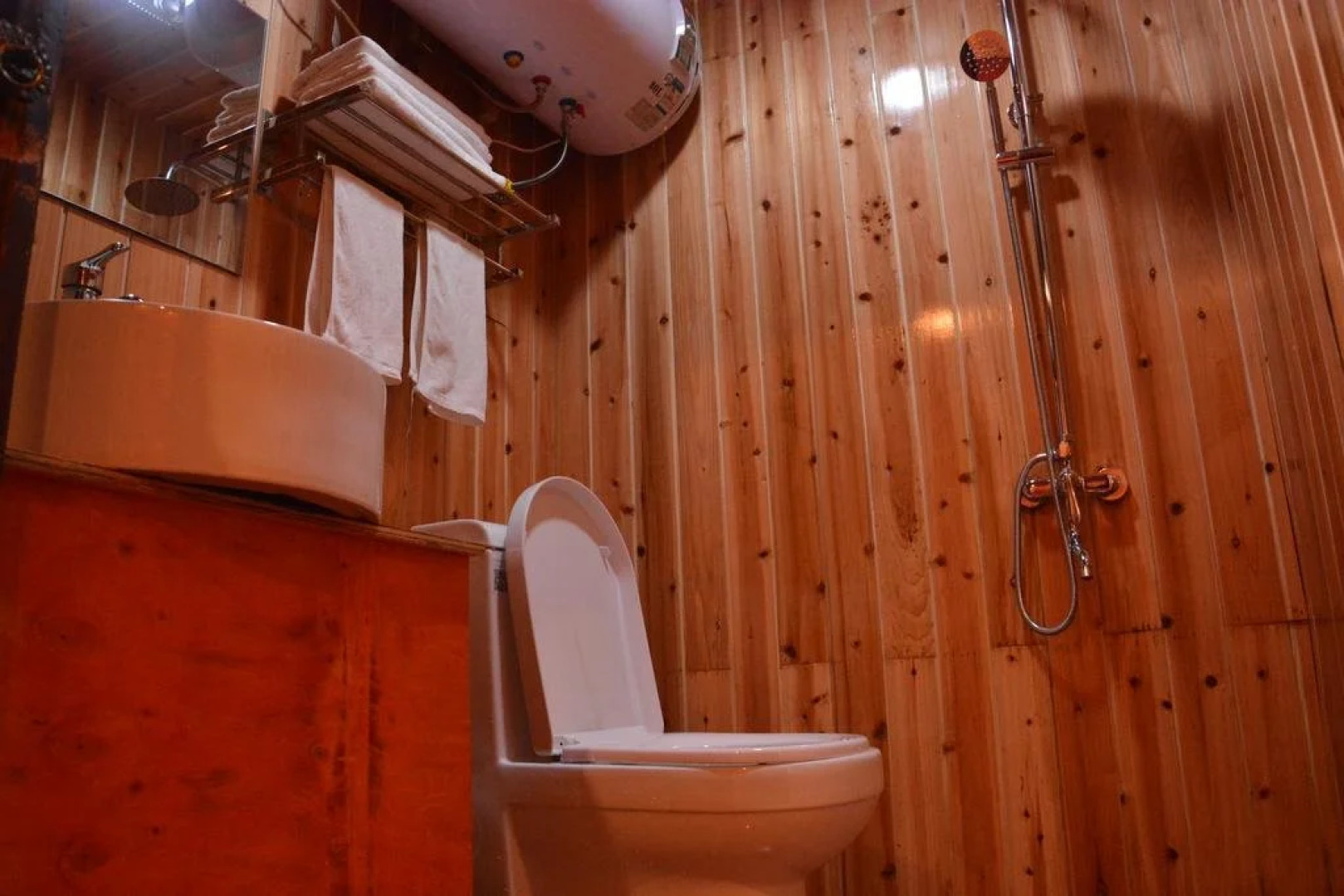 Shangri La Gold Year Youth Hostel