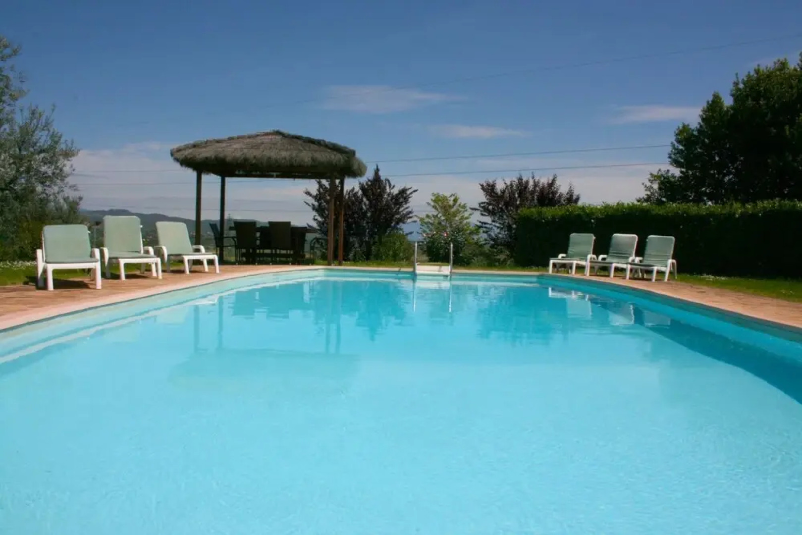 Wonderful private villa with WIFI, private pool, TV, pets allowed and parking, close to Arezzo