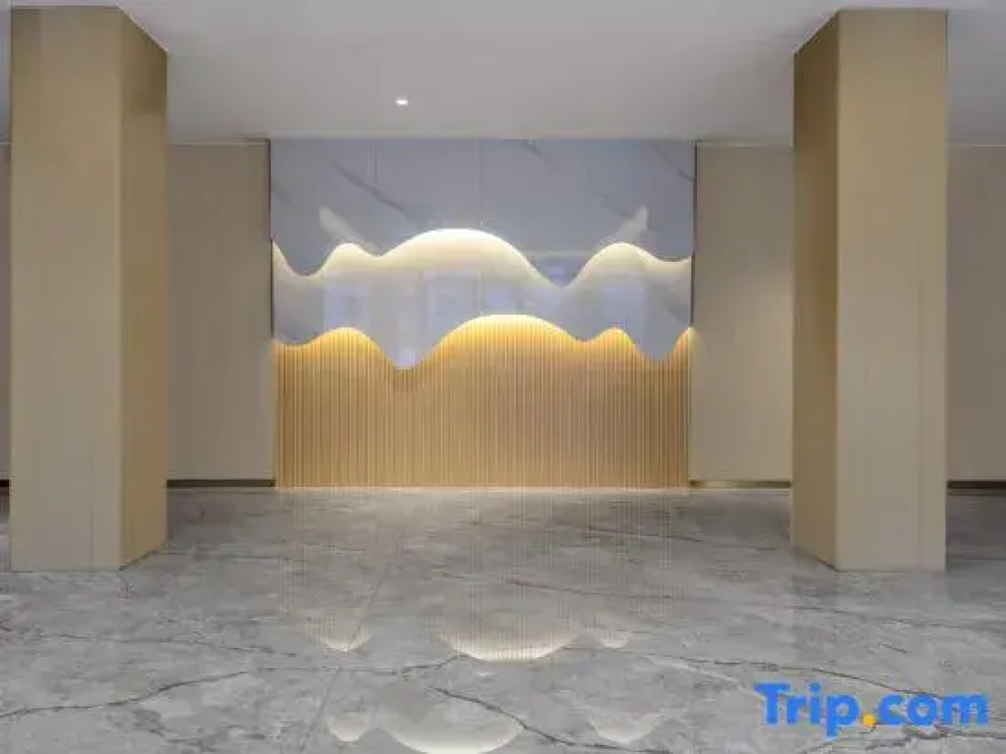 Elong R.YUN Hotel (Wulanchabu Fengzhen Railway Station)