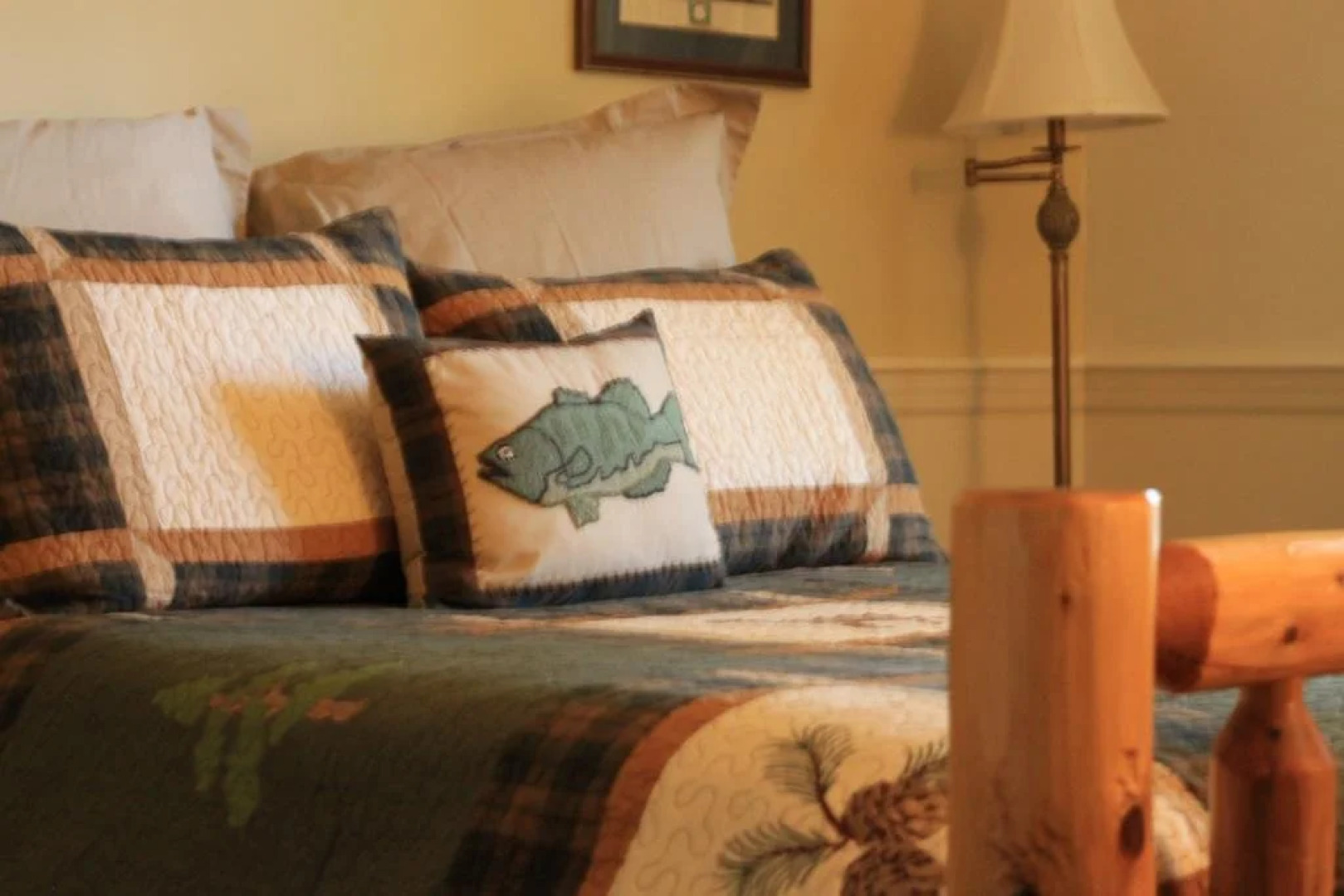 Edgewater Inn & Riverside Grill