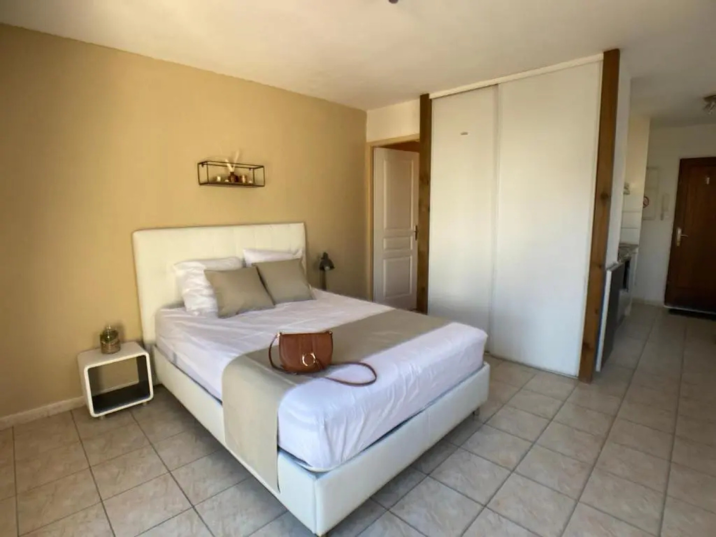 Studio Climatisé et Grande Terrasse Tarbes Centre