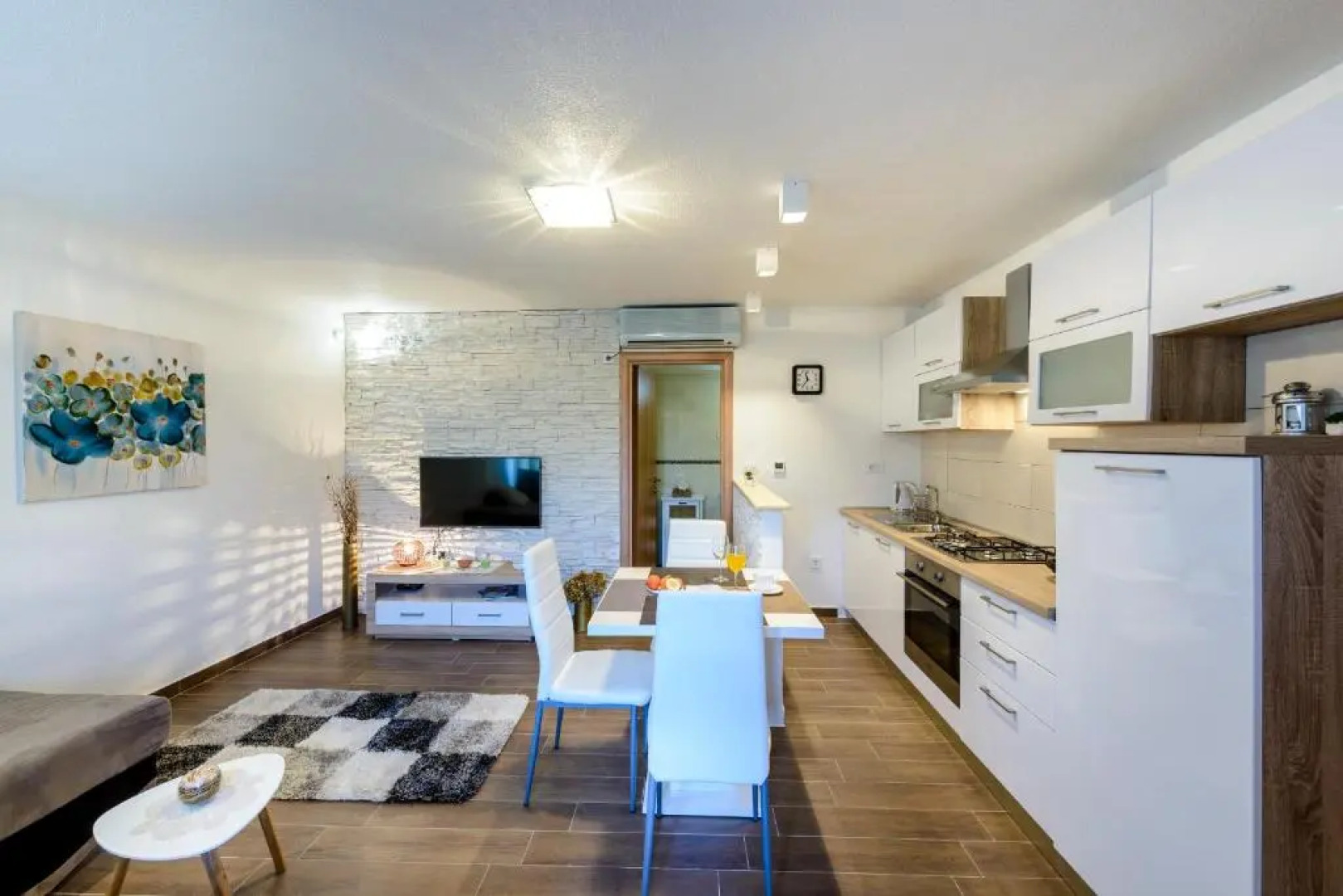Apartment Mistral