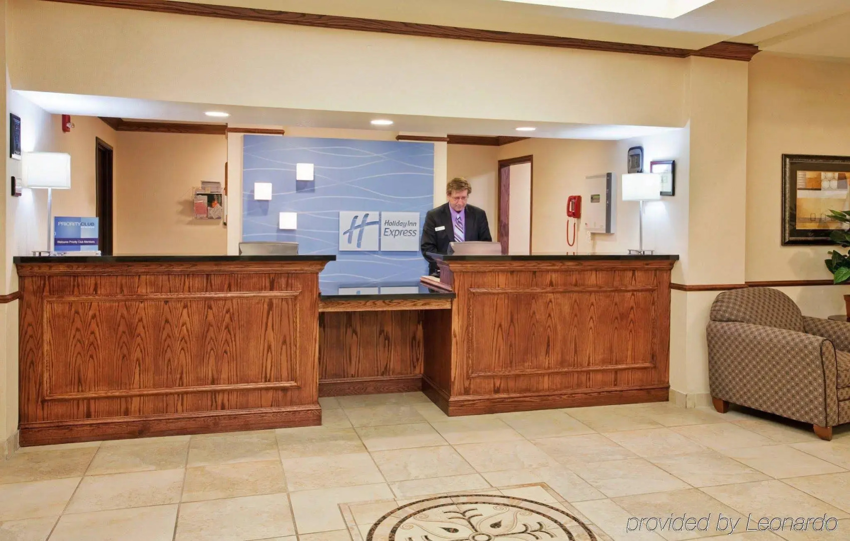 Holiday Inn Express & Suites McPherson by IHG