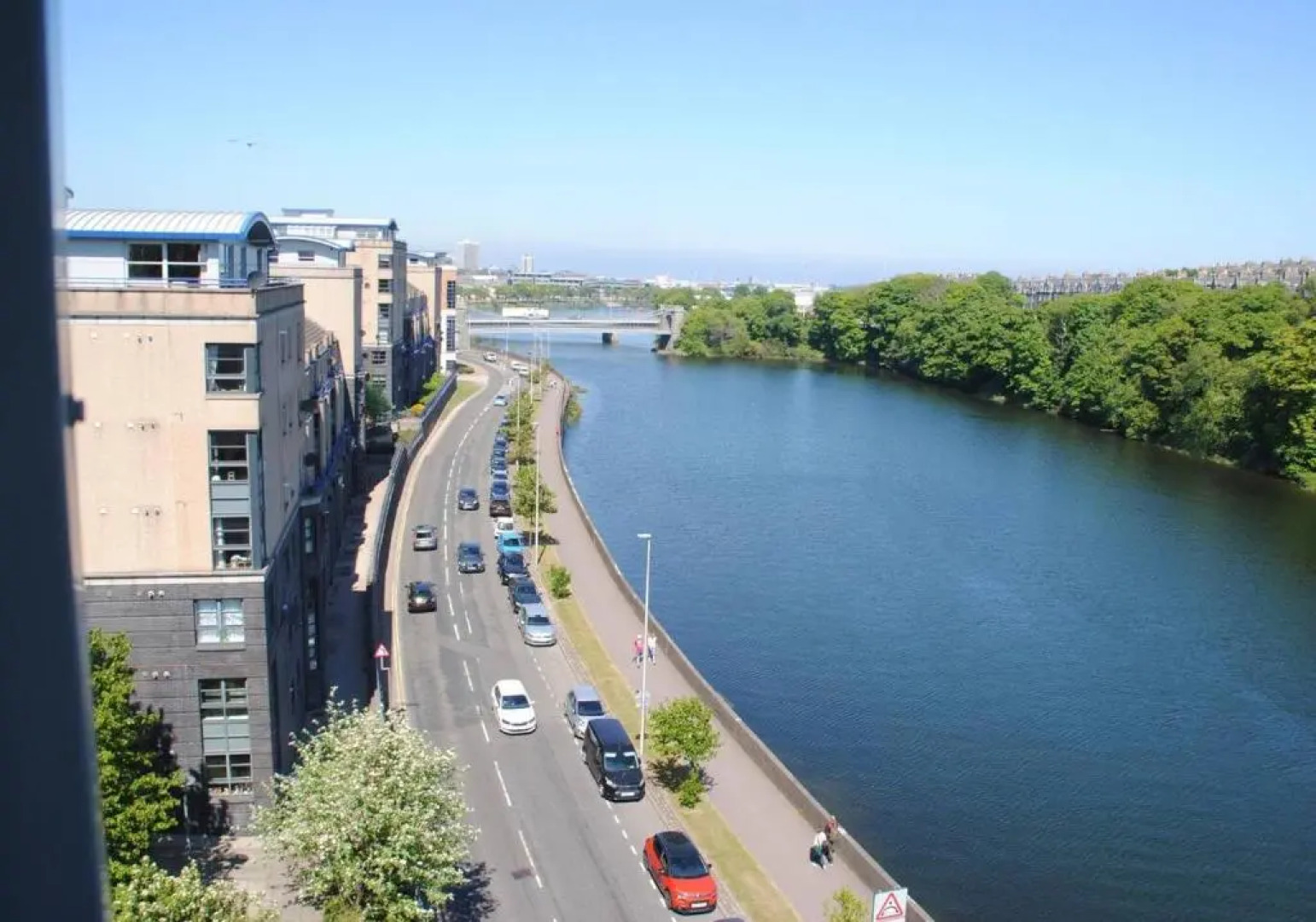 Executive Riverside 3 Bed Apartment