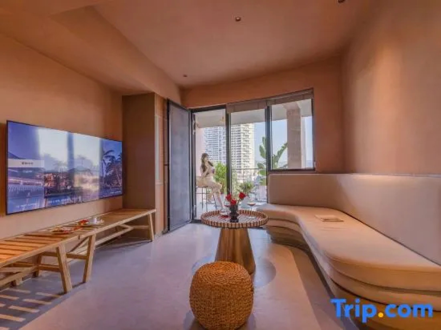 Xishuangbanna Jinghong Midu Suite Hotel (Starlight Night Market)