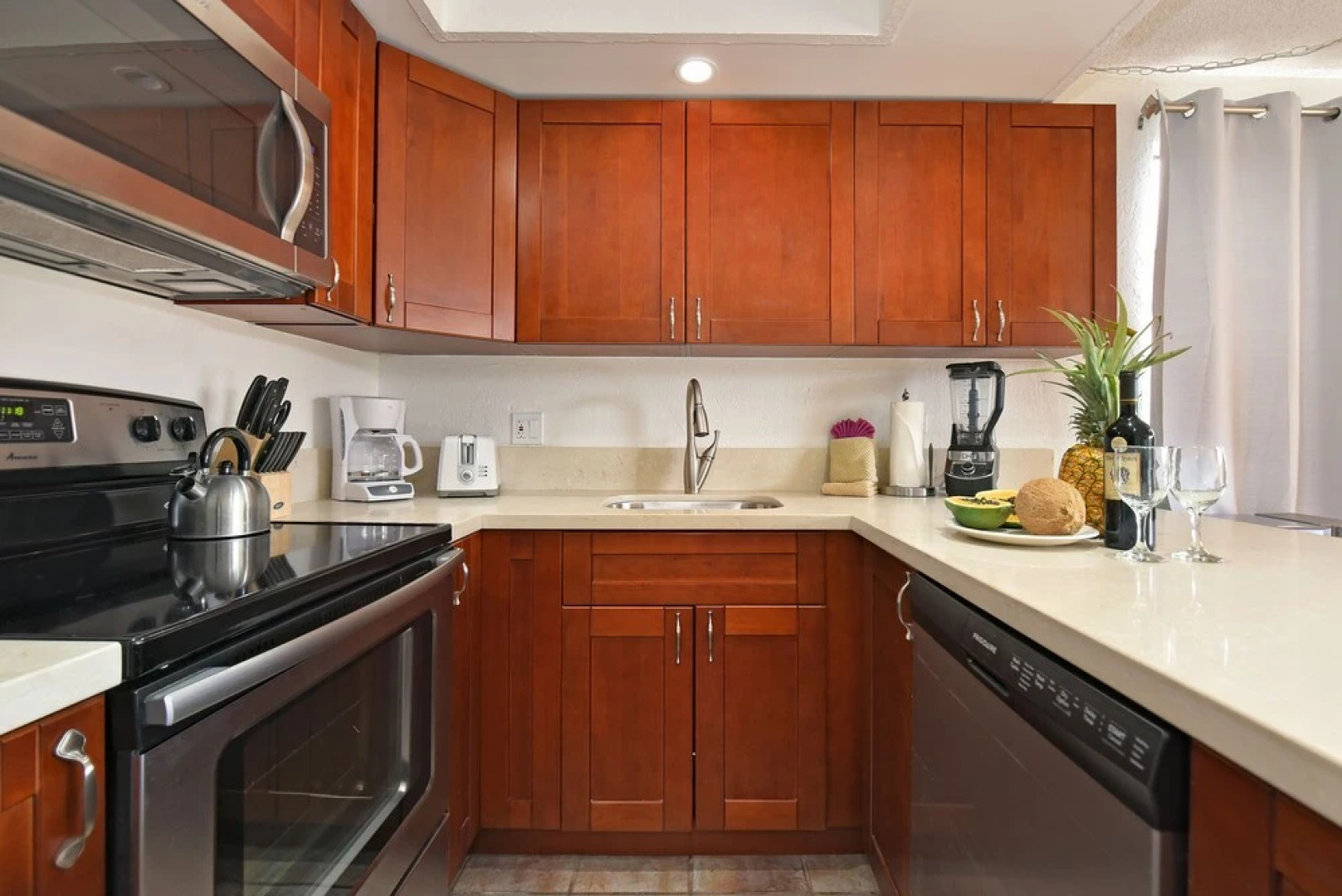 Papakea G301 by RedAwning