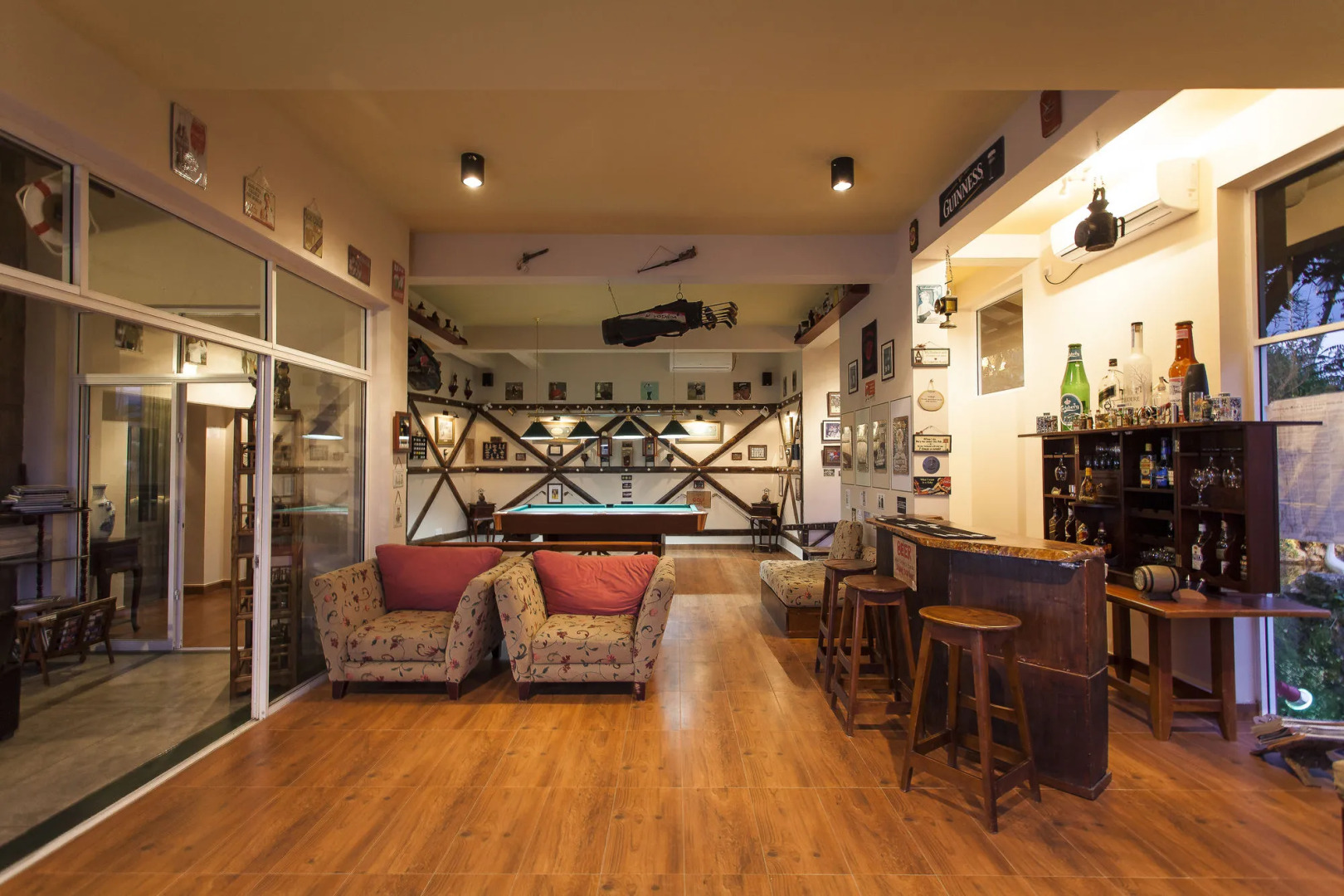 The Albatross, Kandy